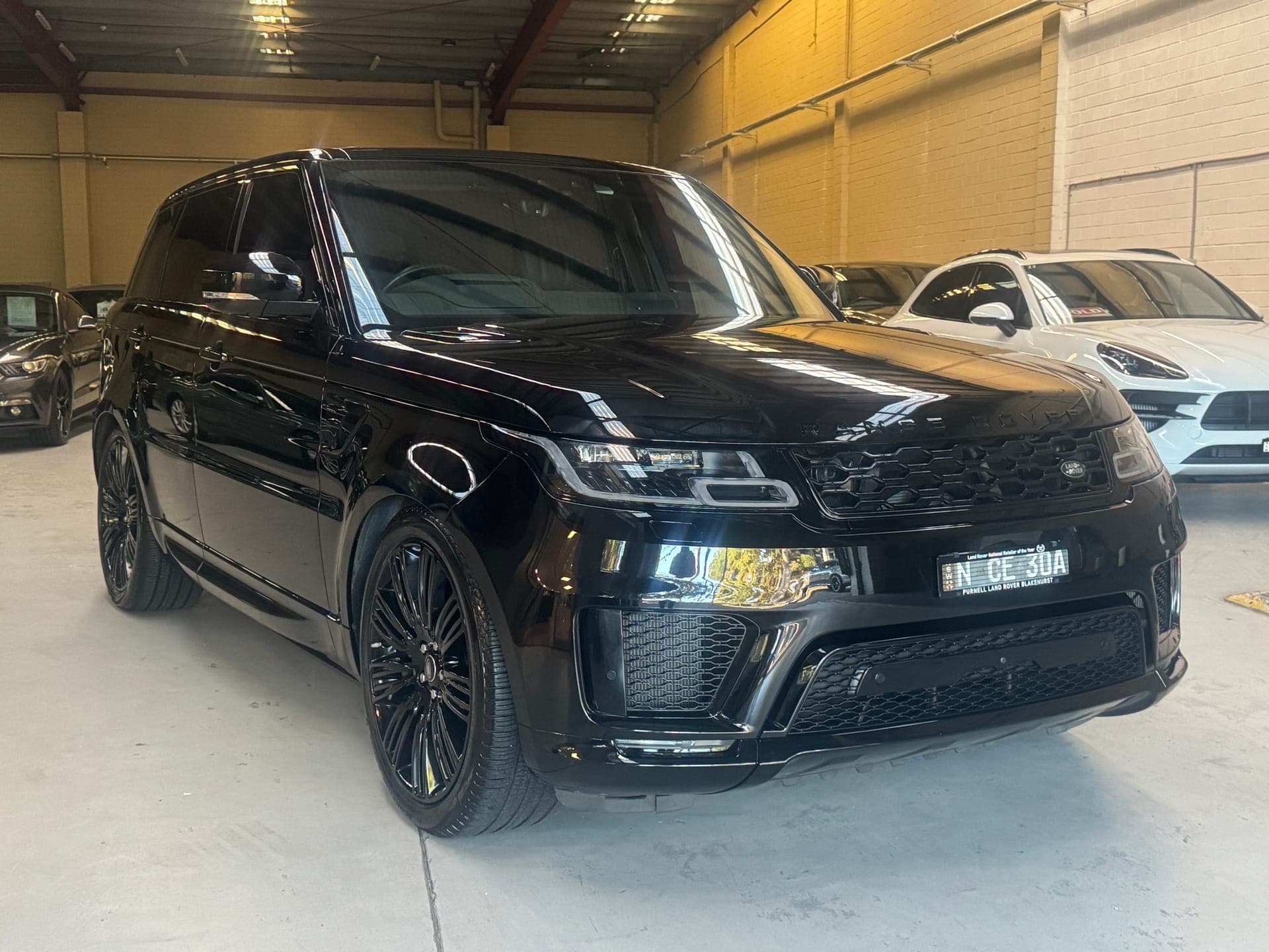 2021 Land Rover Range Rover Sport P525 HSE Dynamic in Black — exterior front
