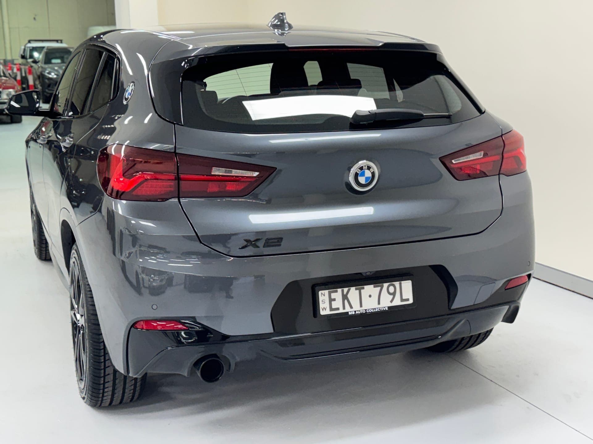 2020 BMW X2 sDRIVE18i F39 in Grey — front seats