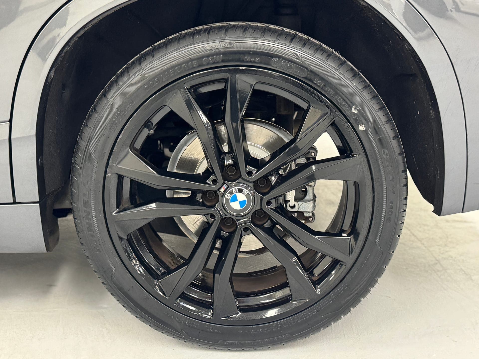 2020 BMW X2 sDRIVE18i F39 in Grey — rear seats