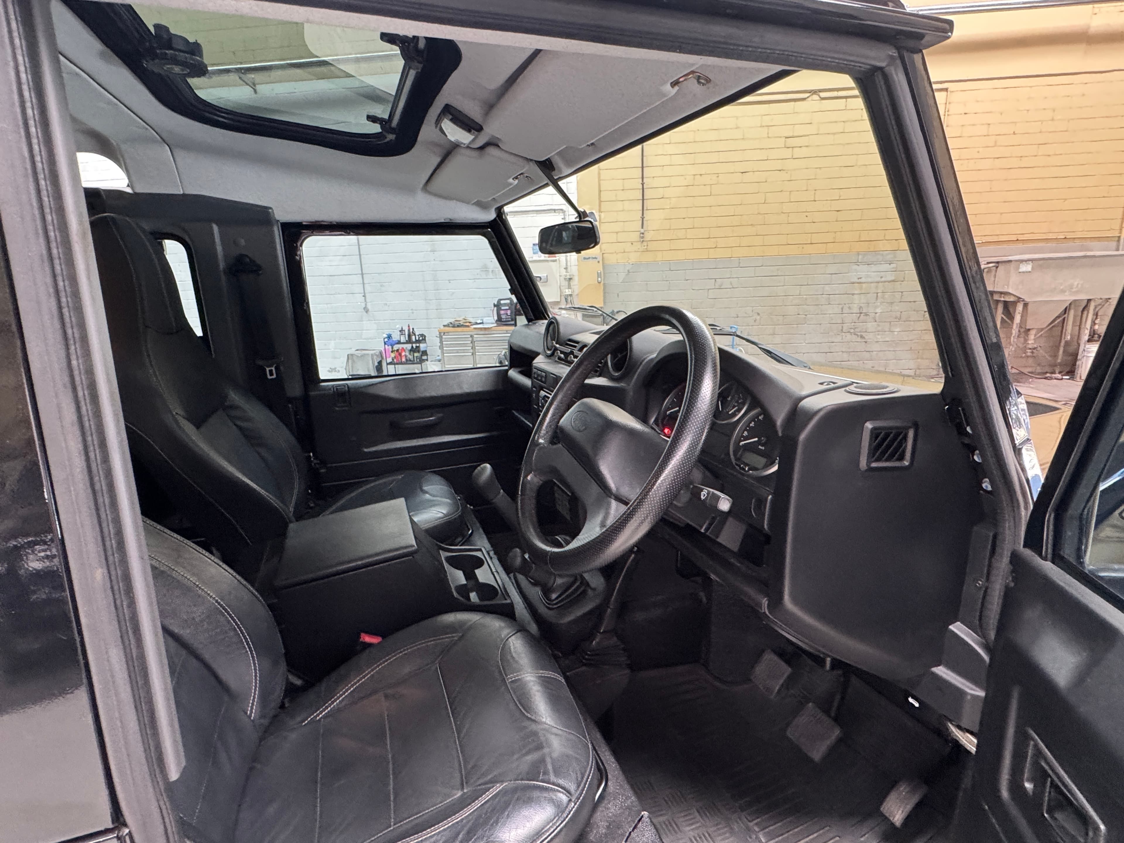 2014 Land Rover Defender DEFENDER 90 MY15 DIESEL TURBO F/INJ 2.2L 6 SP MANUAL in BLACK — interior