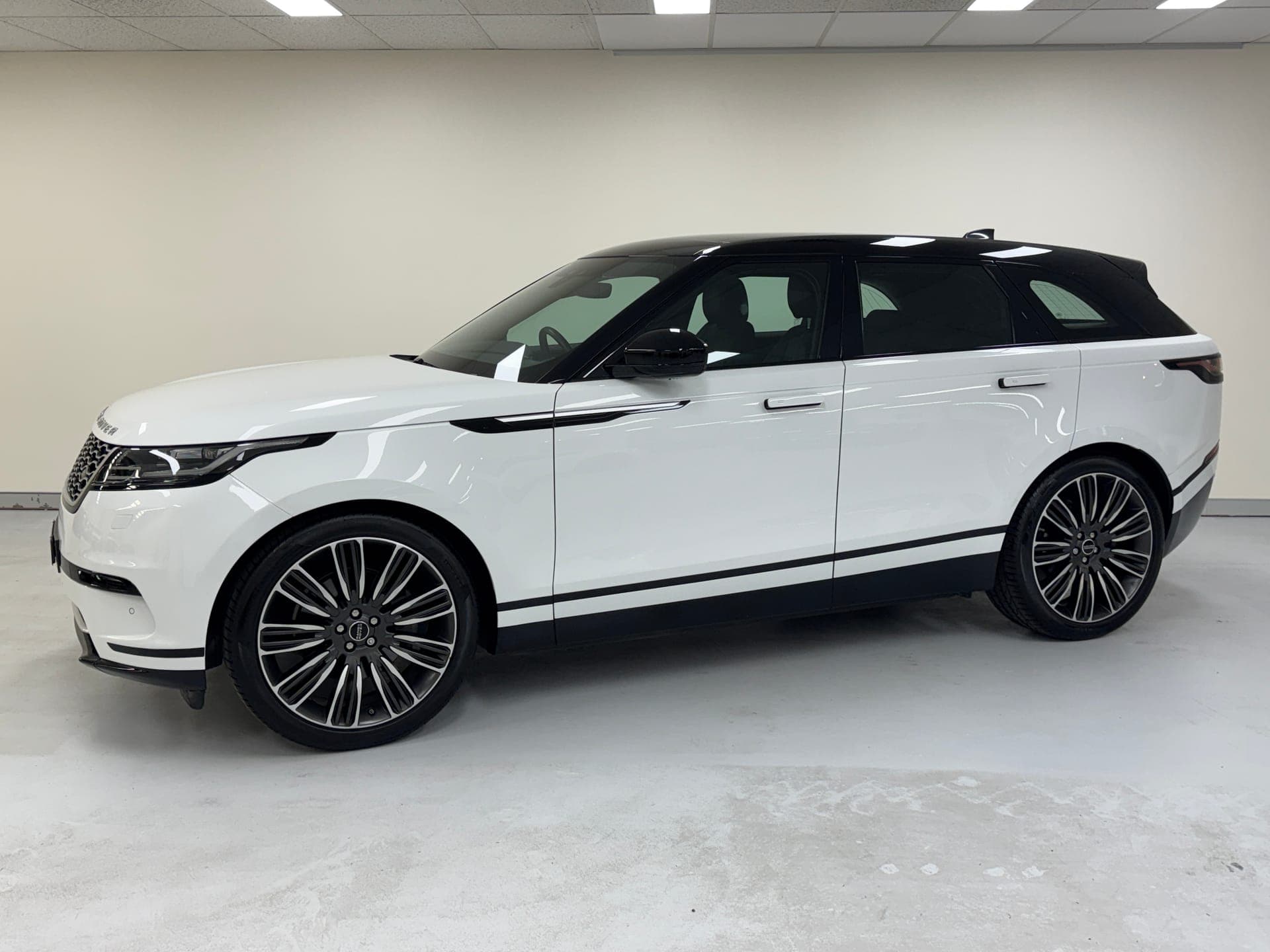 2018 Range Rover Velar D300 S AWD in White — dashboard