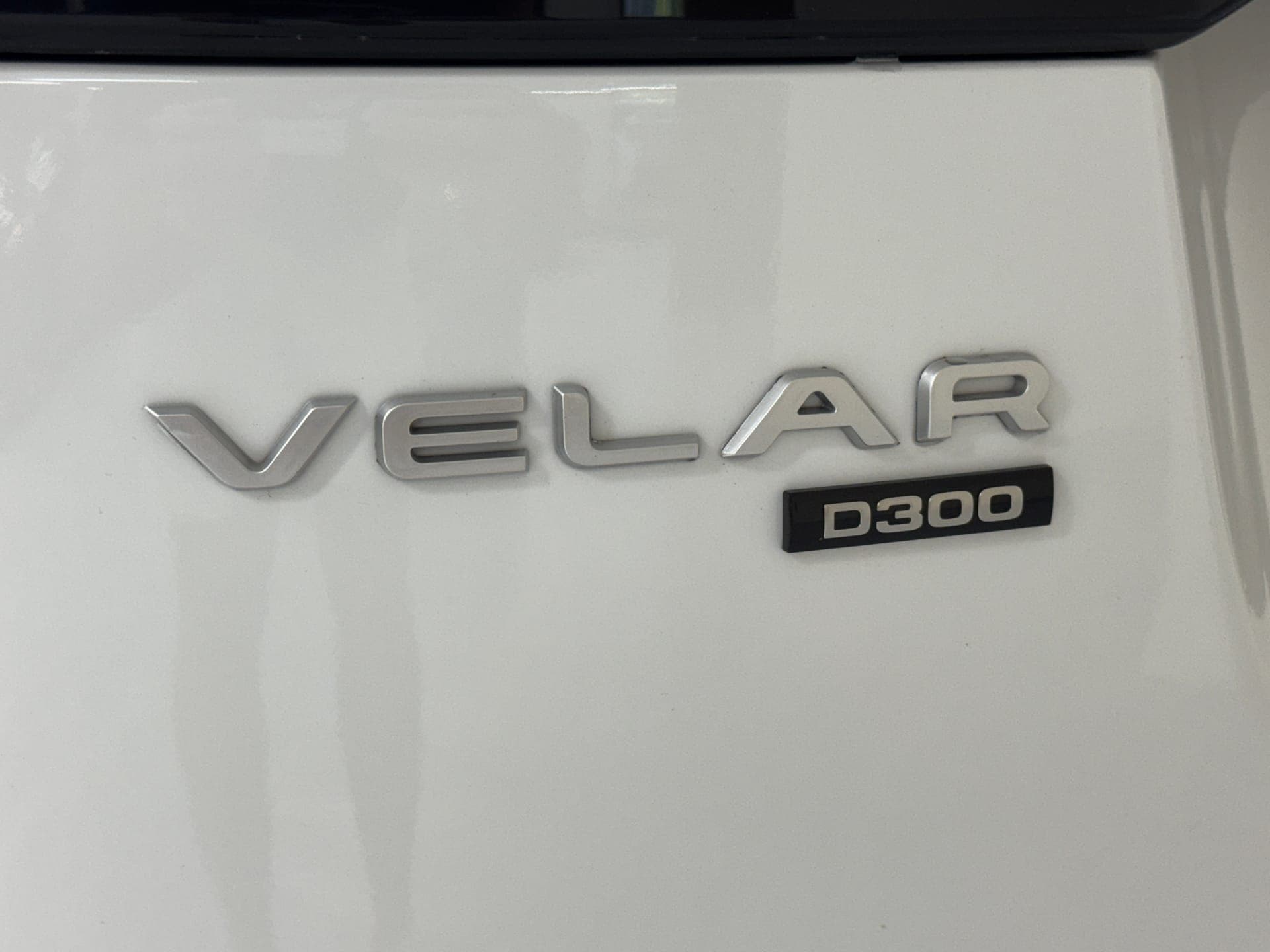 2018 Range Rover Velar D300 S AWD in White — engine bay