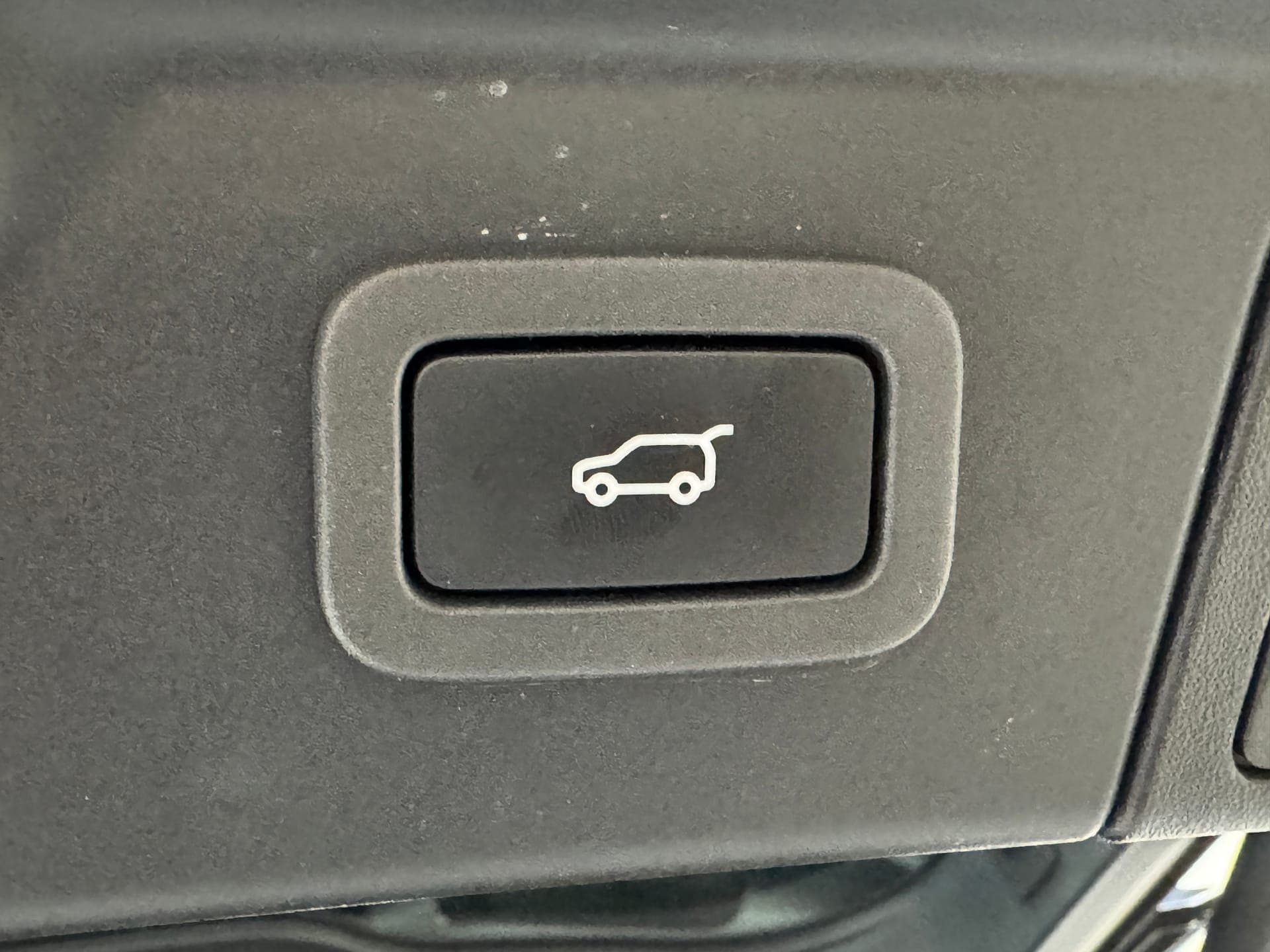 2018 Range Rover Velar D300 S AWD in White — odometer