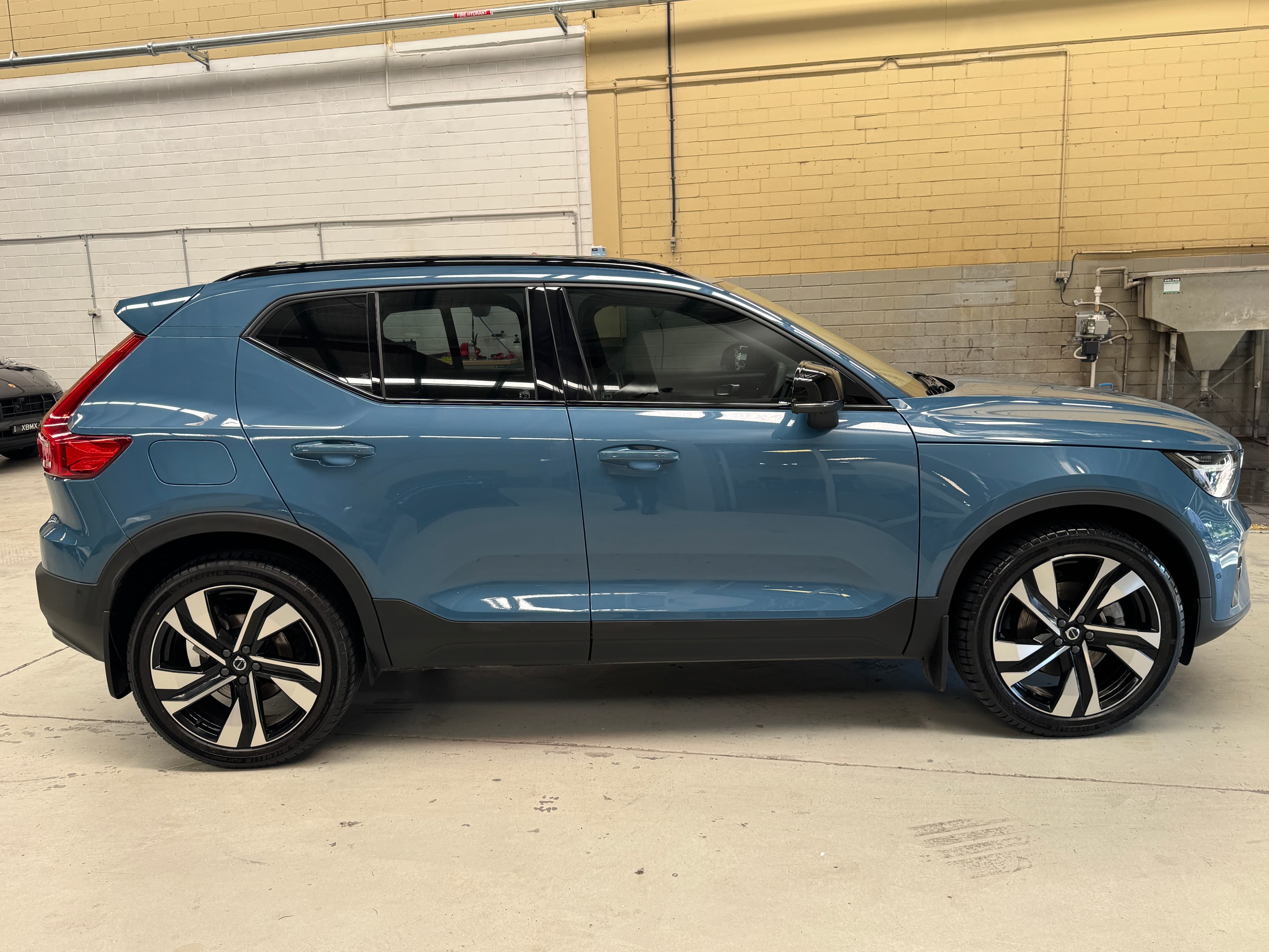 2022 VOLVO XC40 ULTIMATE B5 DARK MHEV 536 MY23 in BLUE — dashboard