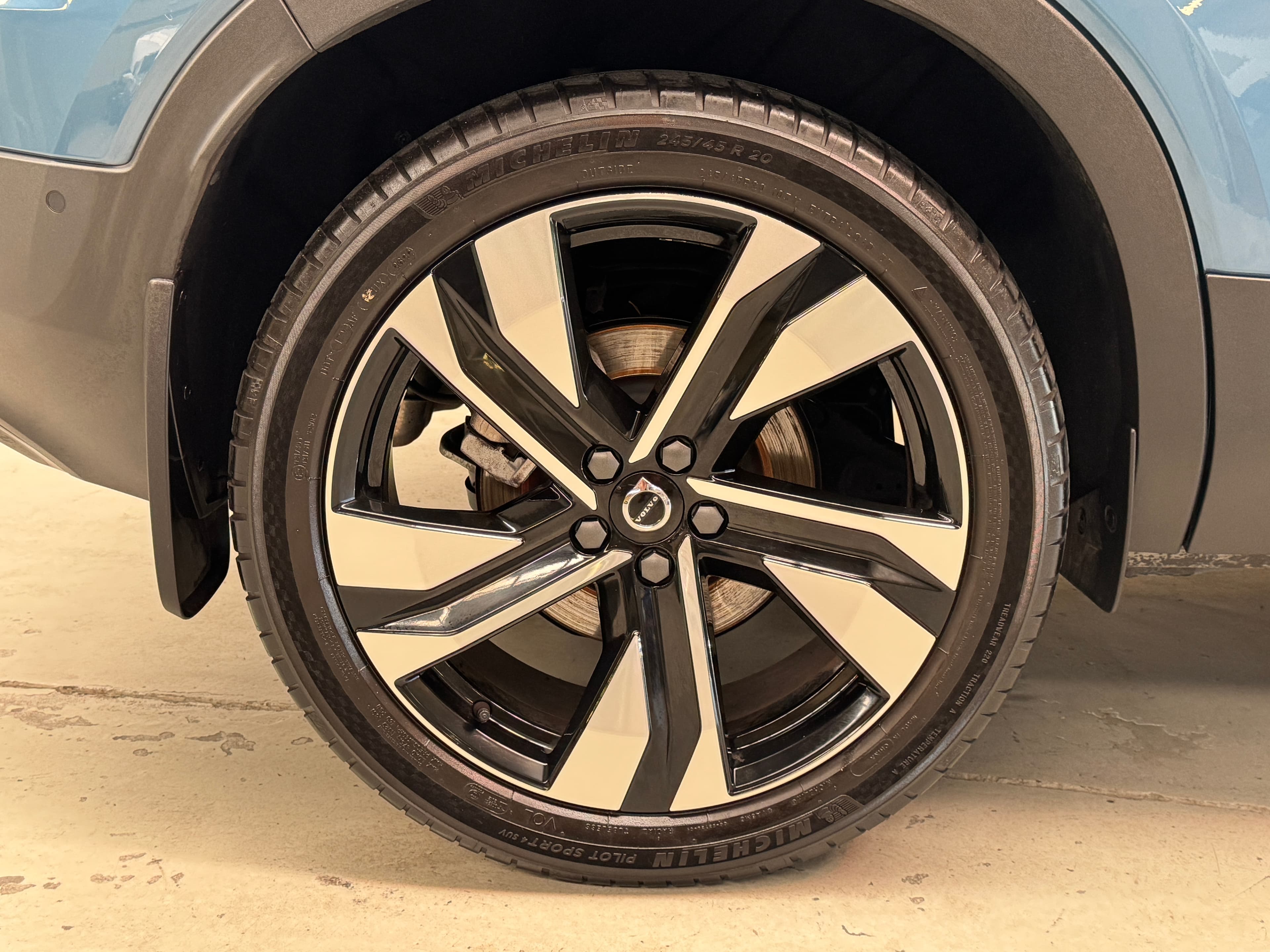 2022 VOLVO XC40 ULTIMATE B5 DARK MHEV 536 MY23 in BLUE — infotainment