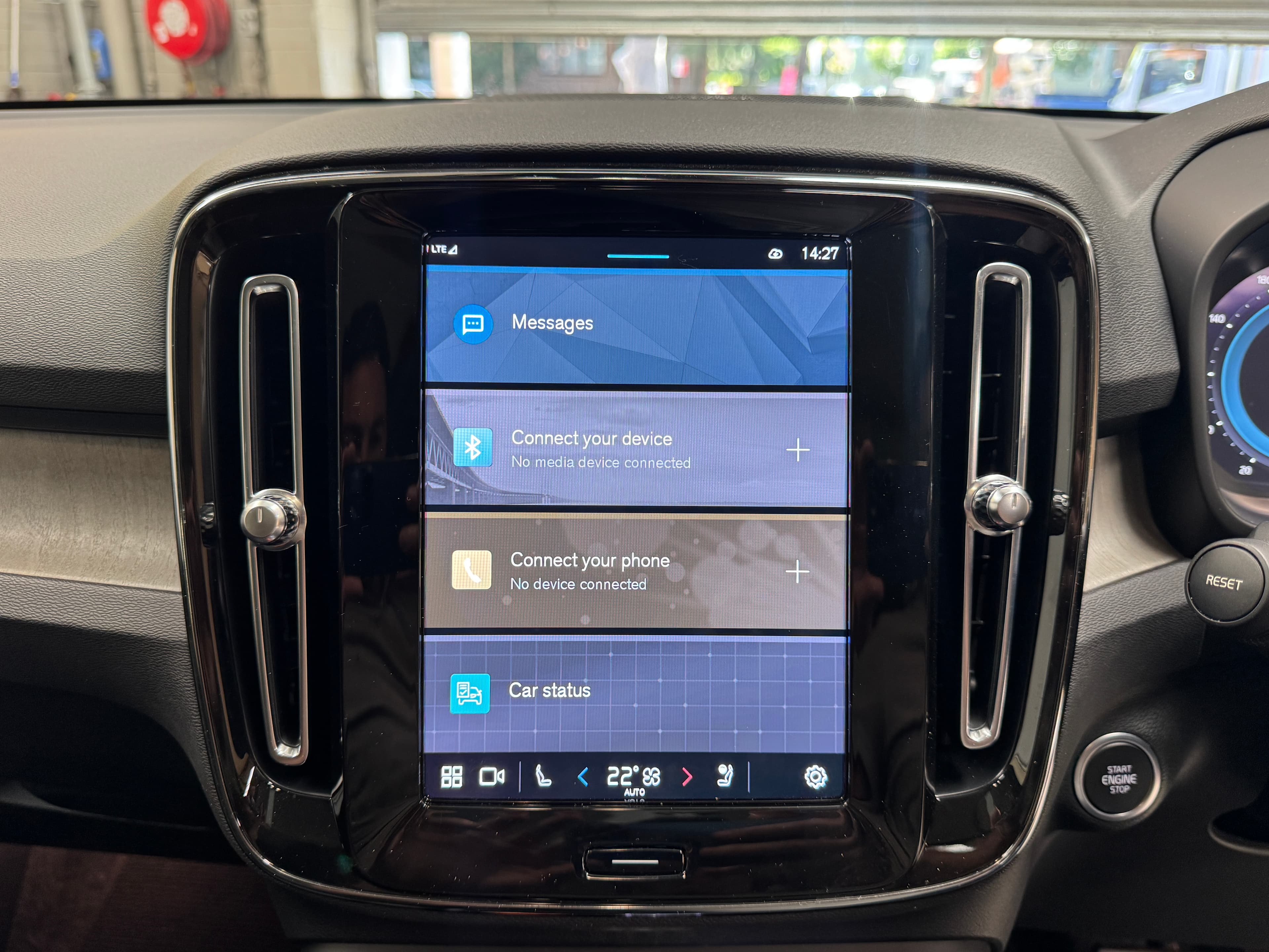 2022 VOLVO XC40 ULTIMATE B5 DARK MHEV 536 MY23 in BLUE — photo 15