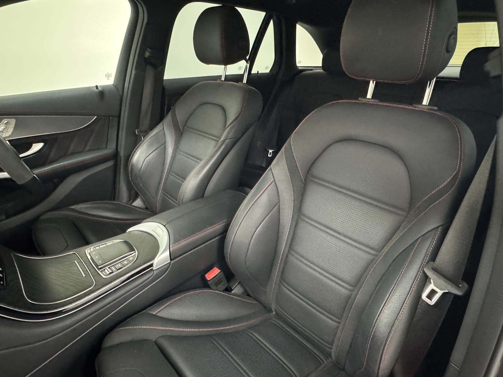 2022 Mercedes-Benz GLC 300 4MATIC in Grey — photo 22