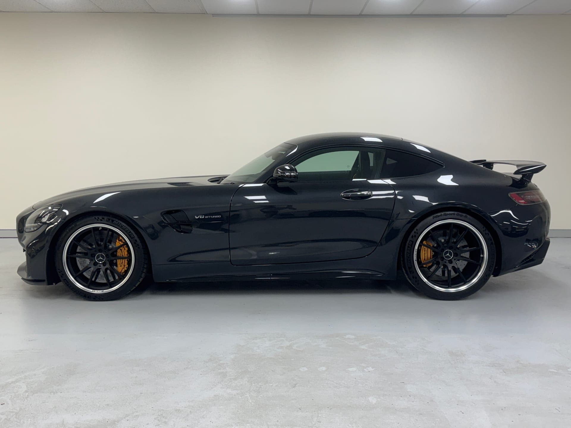 2019 MERCEDES-AMG GT R 190 MY18 in Magnetite Black — infotainment