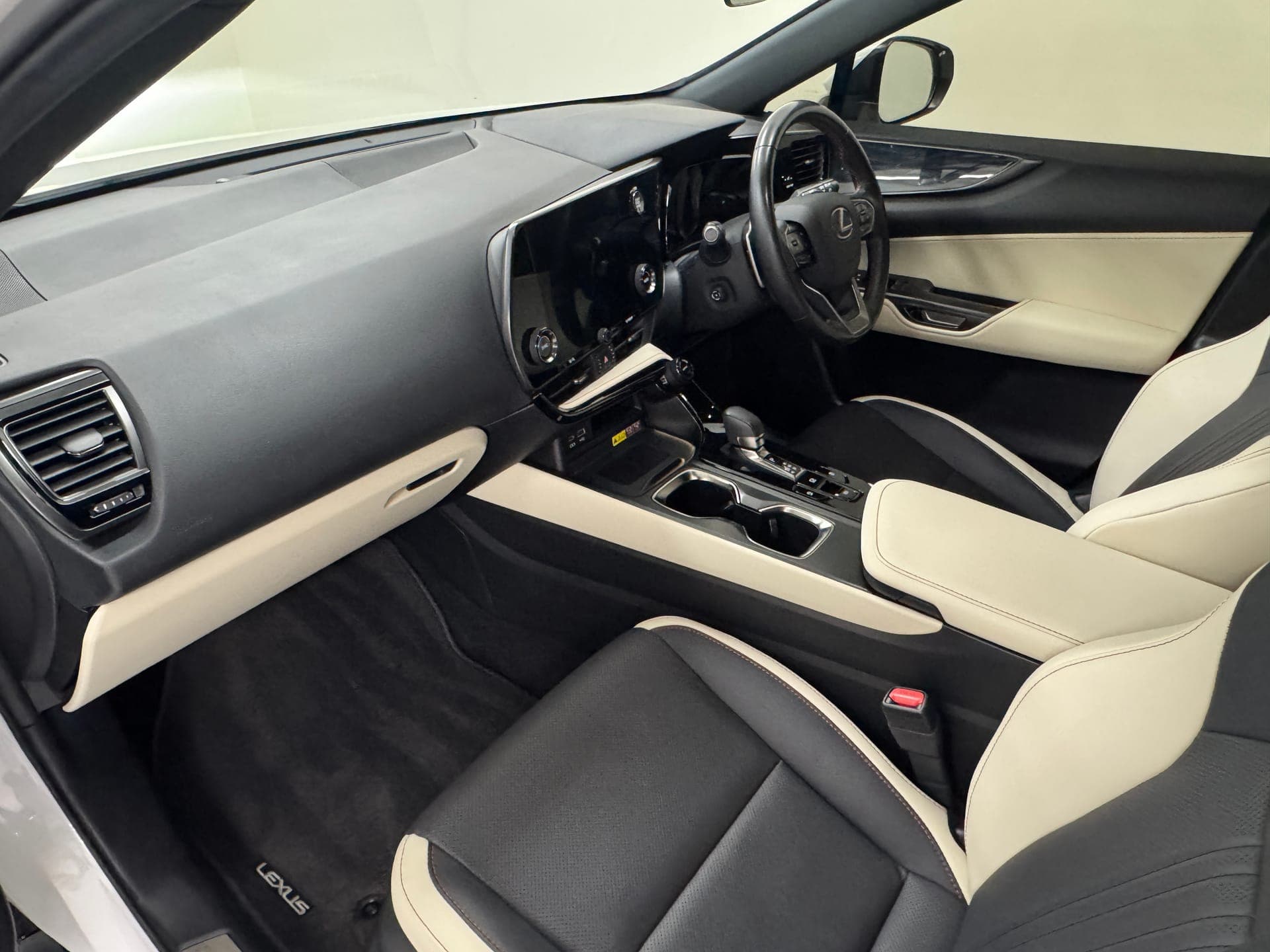 2023 Lexus NX250 2WD AAZA20R in White — photo 18