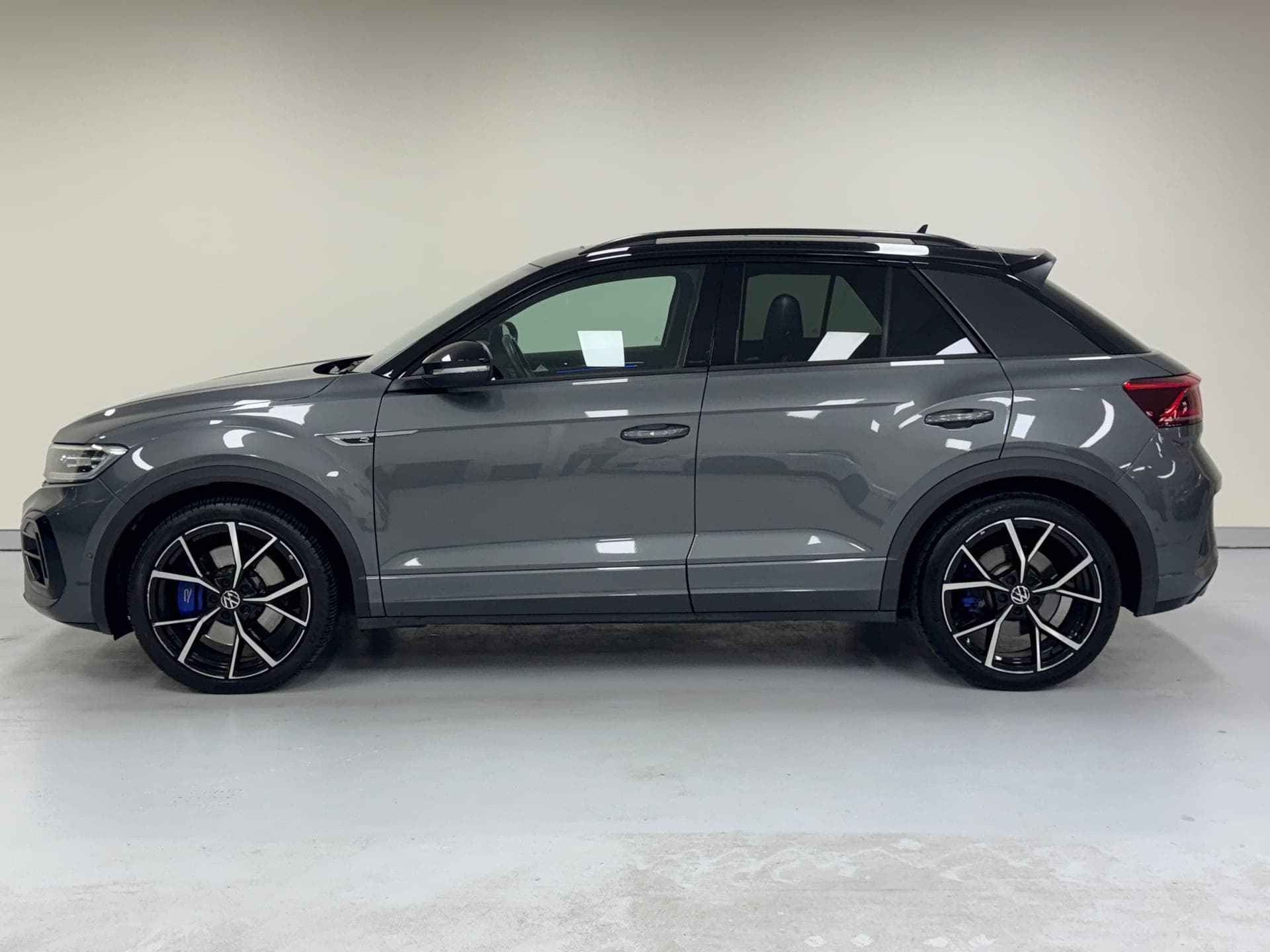 2023 Volkswagen T-ROC R D1 MY23 Update in Grey — infotainment