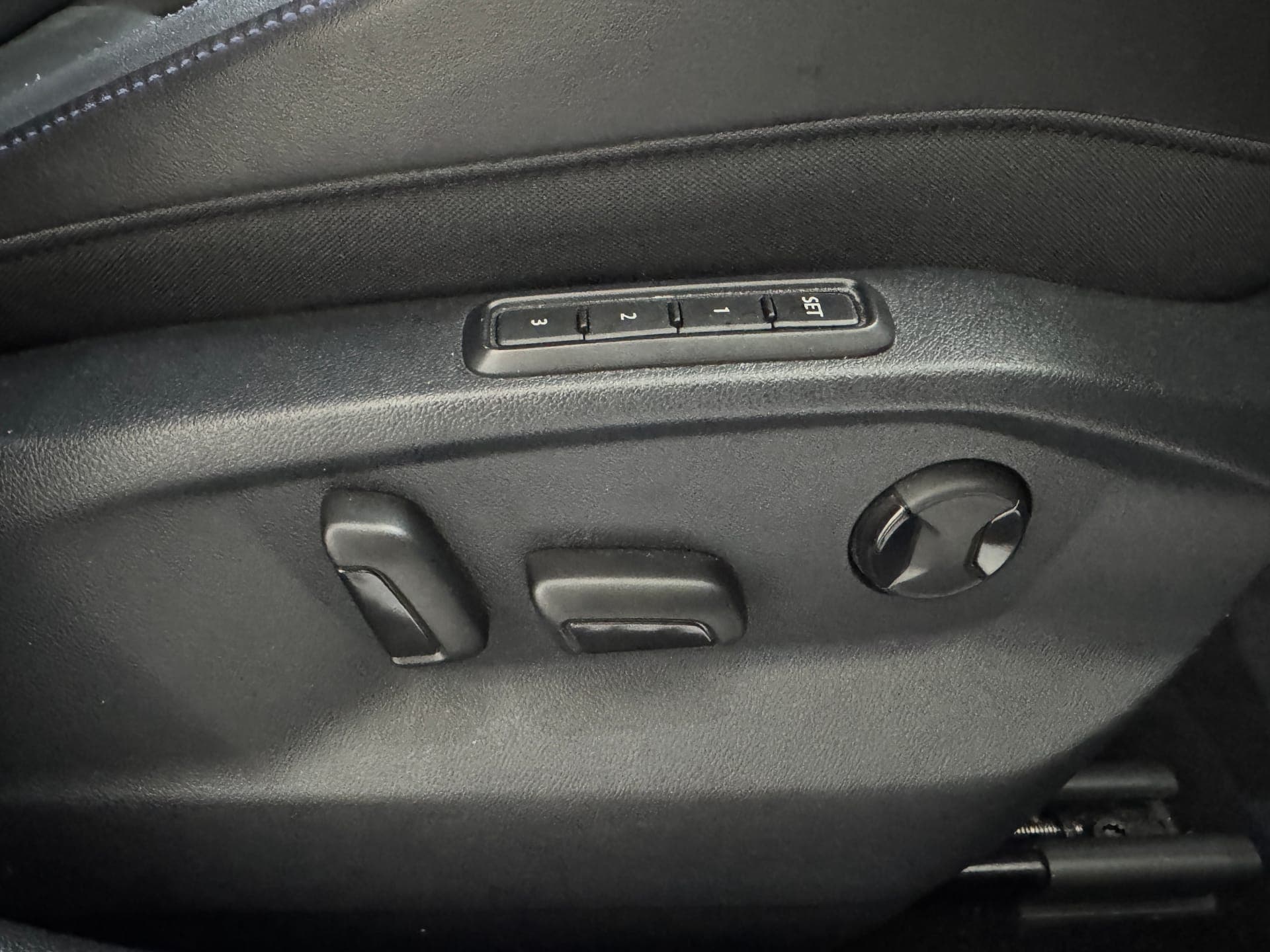2023 Volkswagen T-ROC R D1 MY23 Update in Grey — photo 14