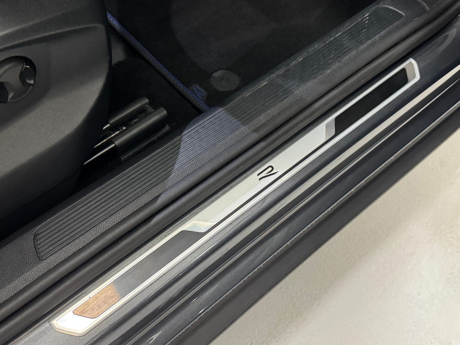 2023 Volkswagen T-ROC R D1 MY23 Update in Grey — photo 15