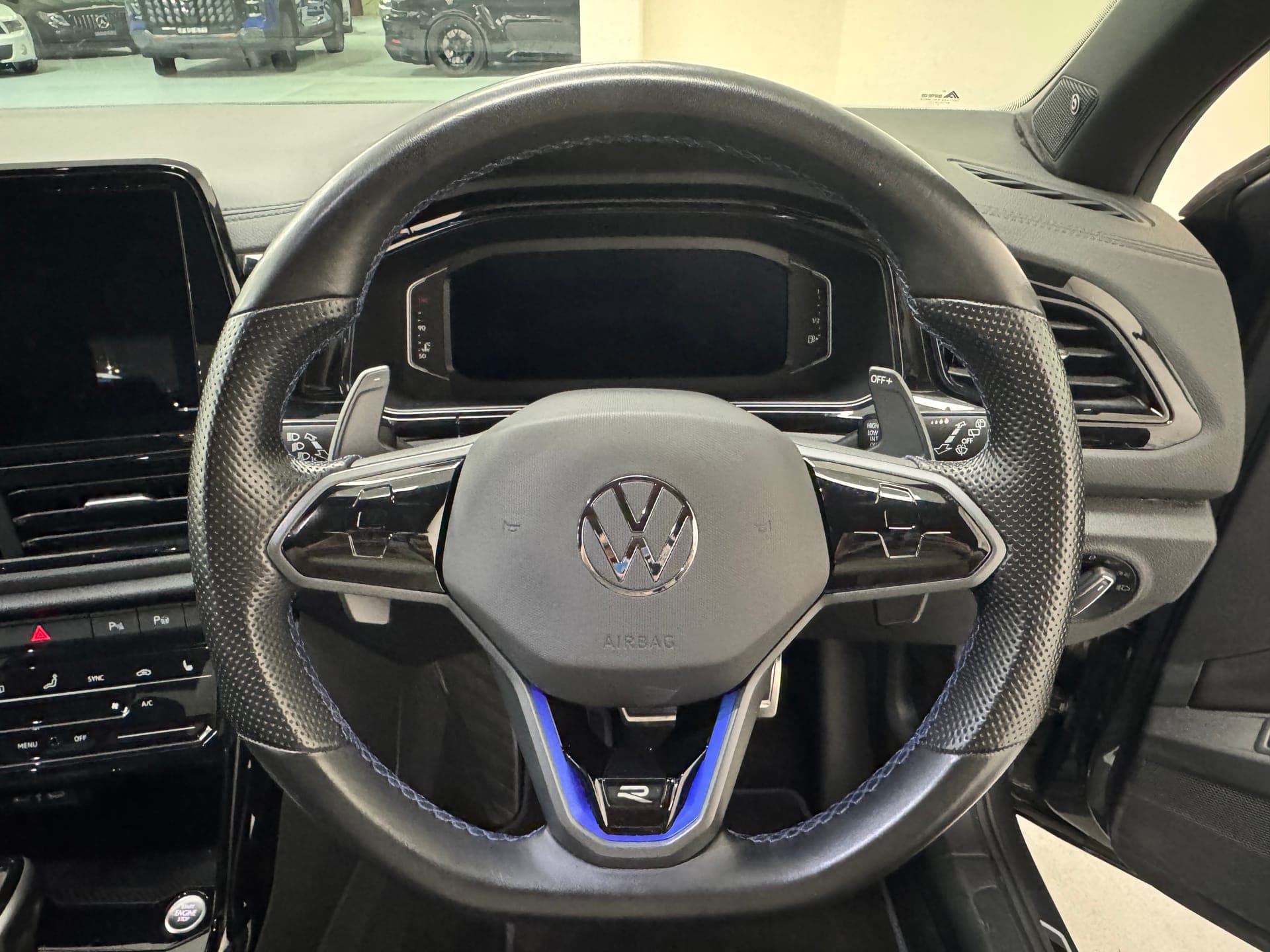 2023 Volkswagen T-ROC R D1 MY23 Update in Grey — photo 17