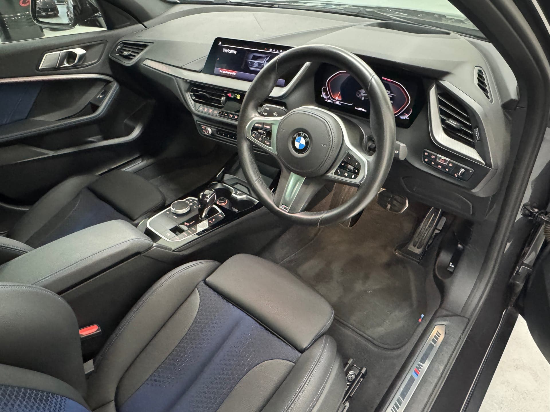2020 BMW 1 Series 118i M Sport in Mineral Grey — photo 12
