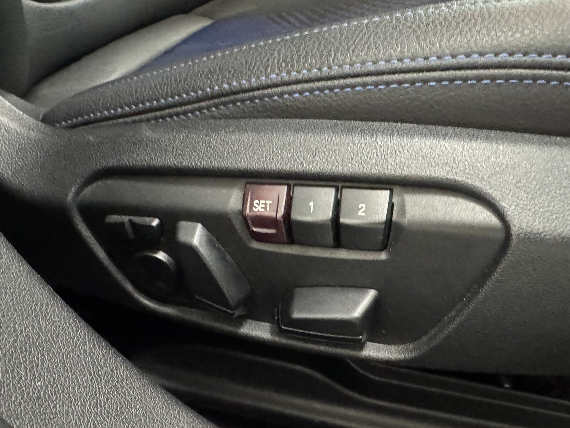 2020 BMW 1 Series 118i M Sport in Mineral Grey — photo 13