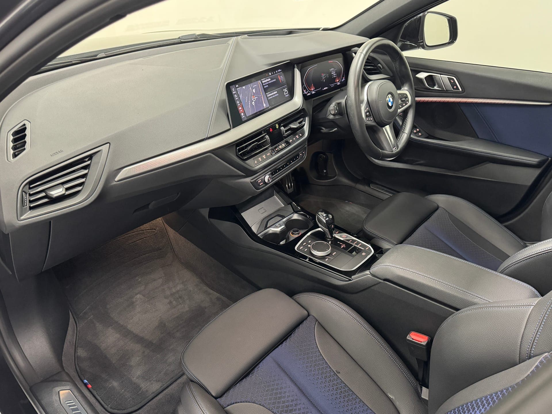 2020 BMW 1 Series 118i M Sport in Mineral Grey — photo 19