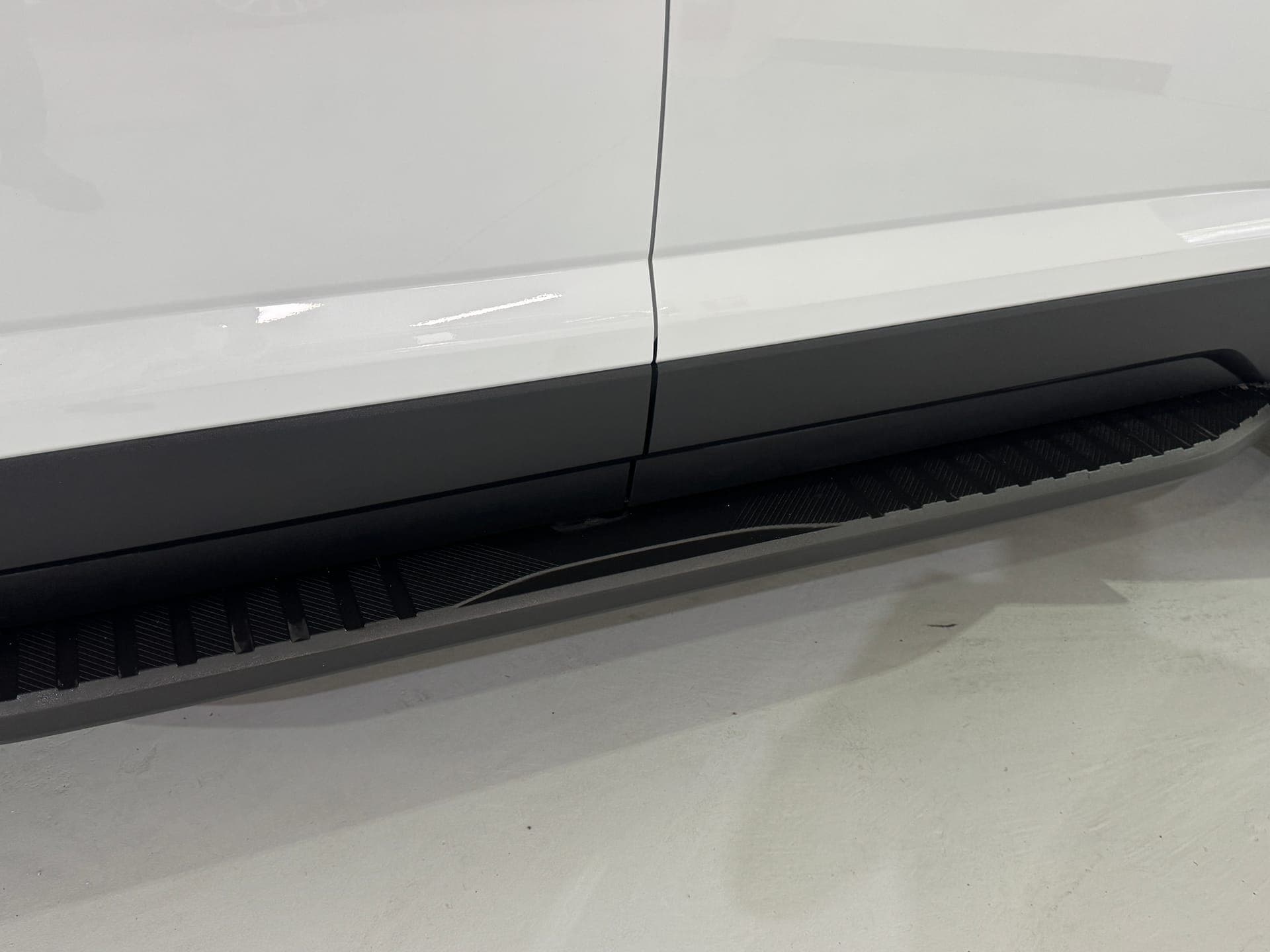 2024 BYD Shark 6 Dual Motor Premium in White — infotainment