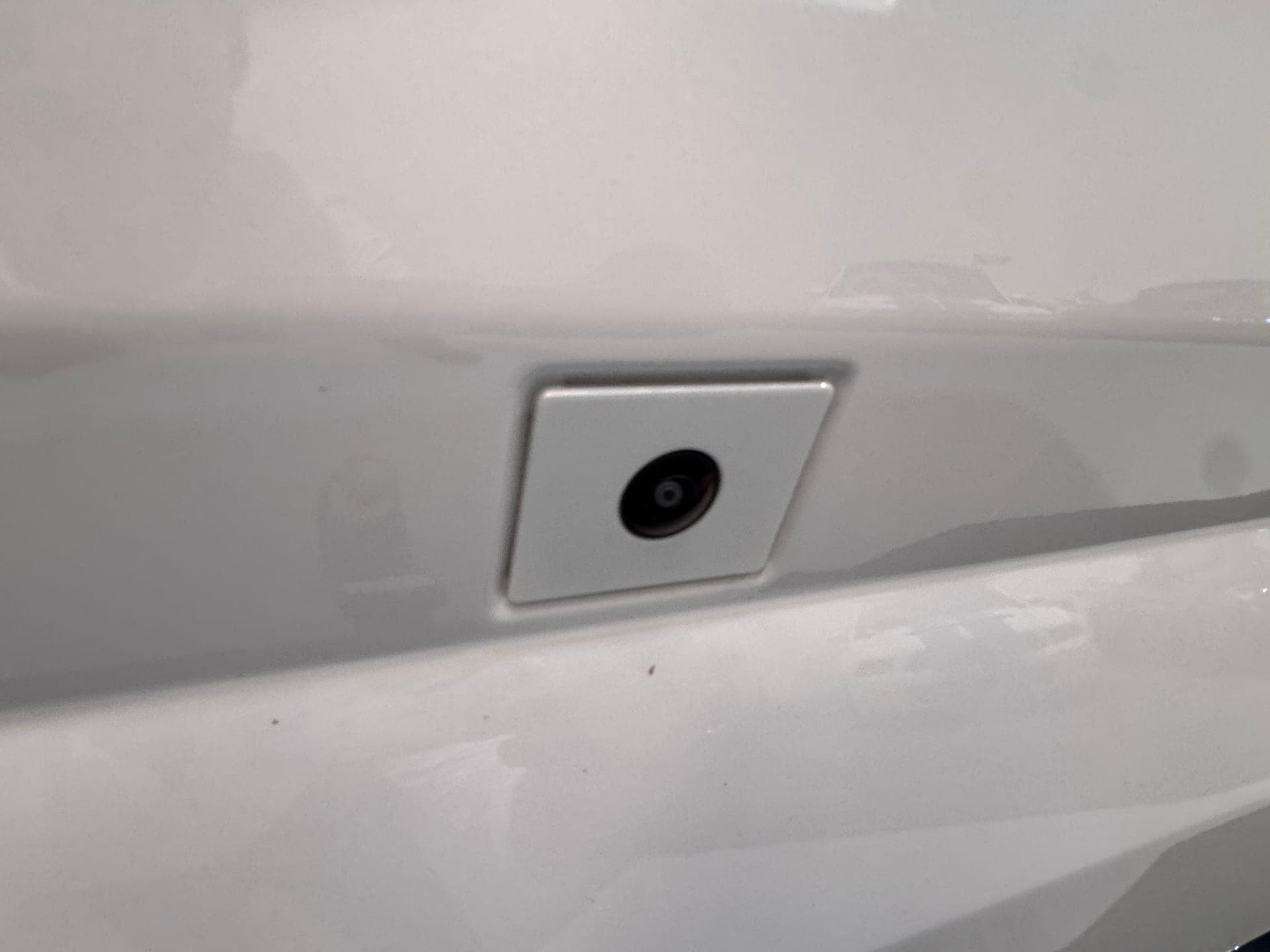 2024 BYD Shark 6 Dual Motor Premium in White — photo 12