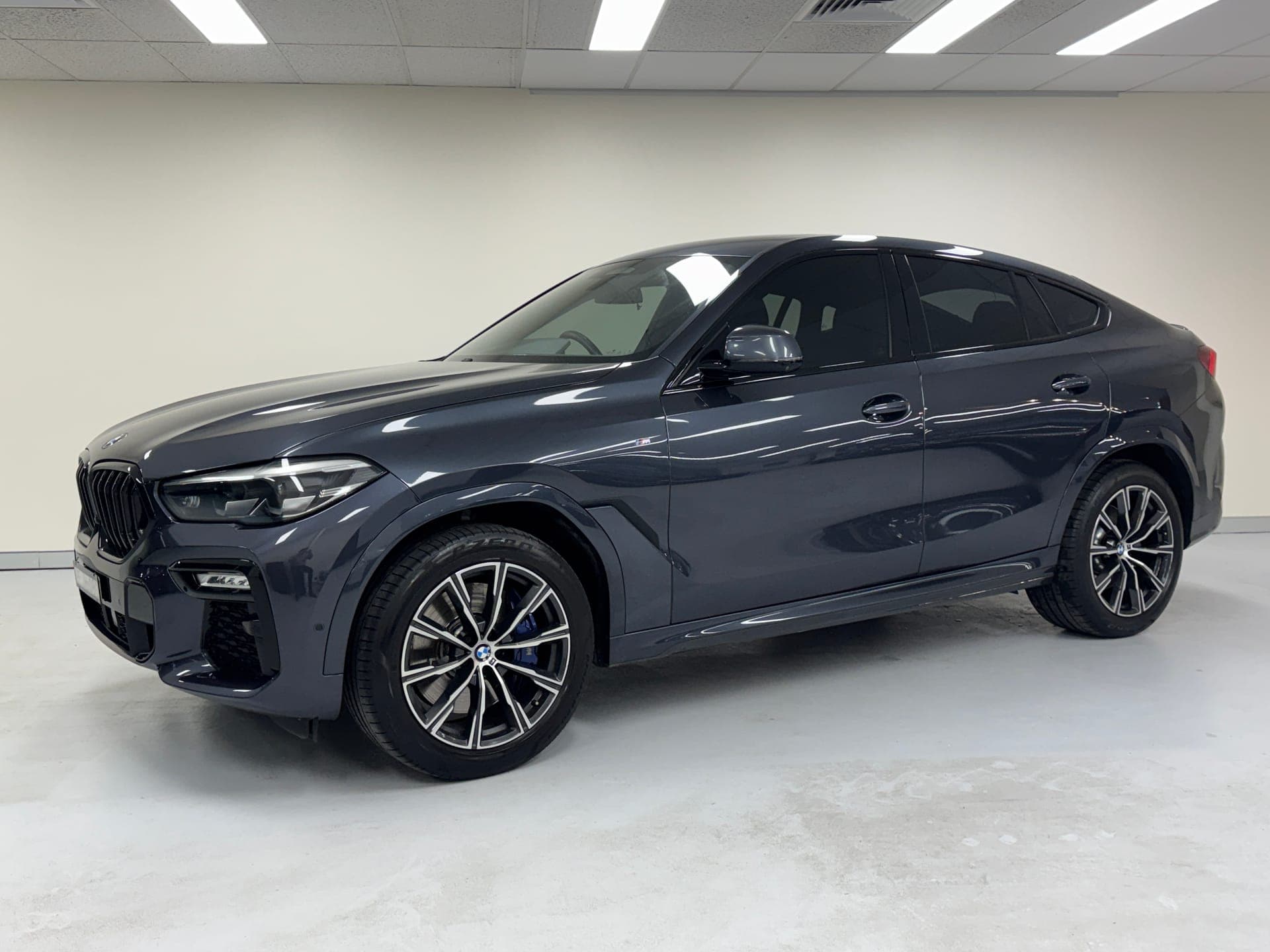 2020 BMW X6 xDrive30d M Sport G06 in Grey — exterior rear