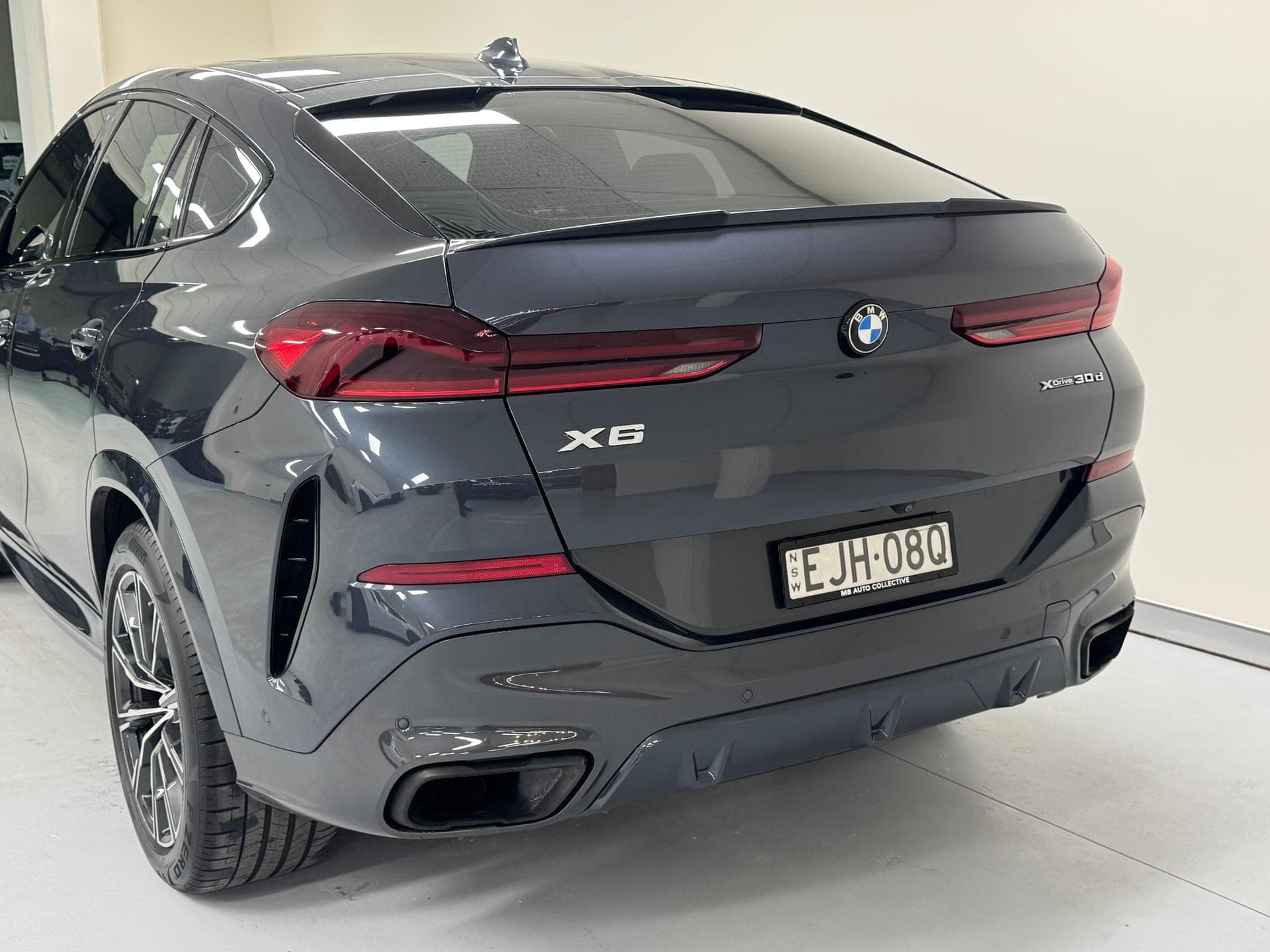 2020 BMW X6 xDrive30d M Sport G06 in Grey — rear seats