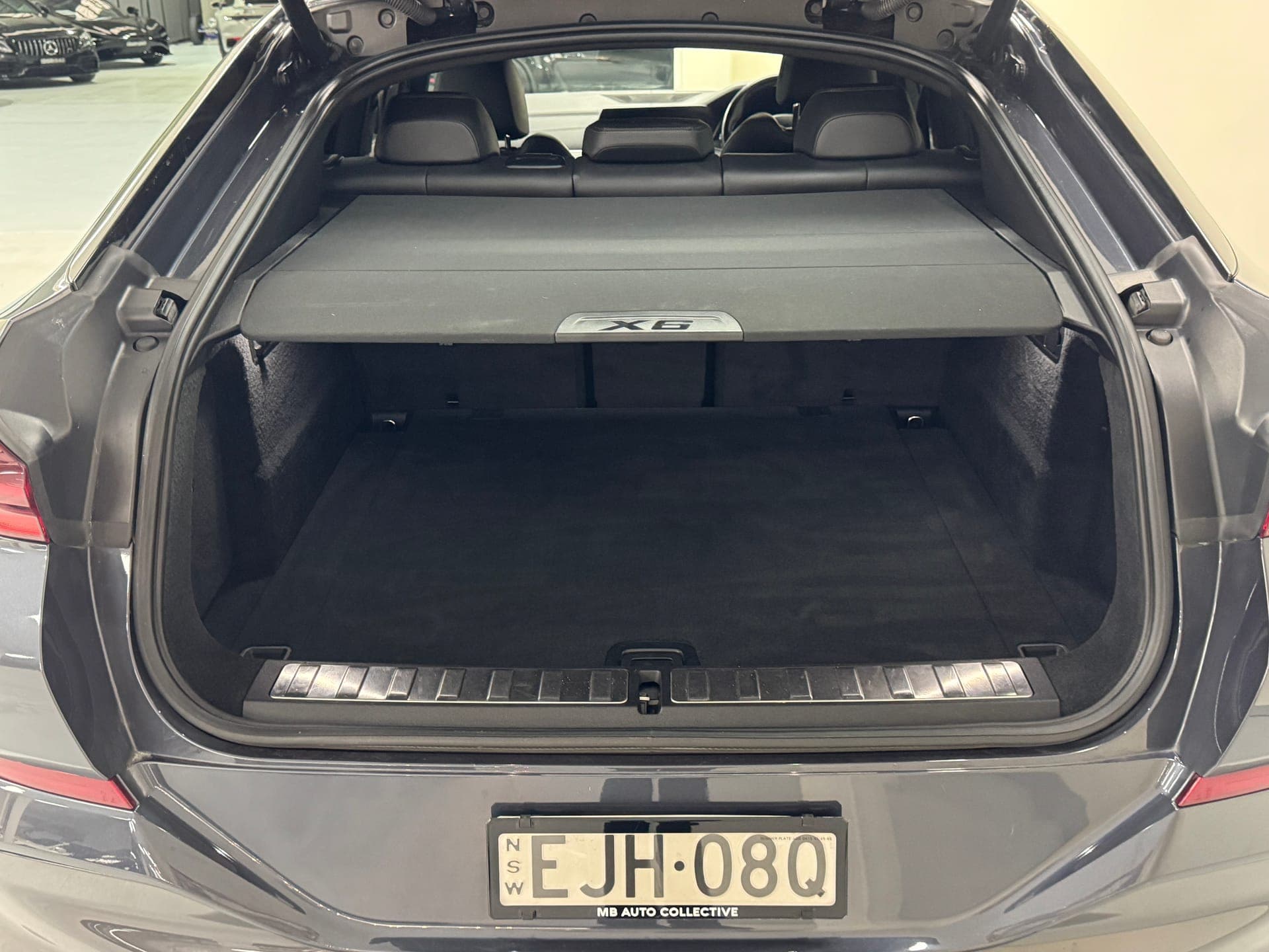 2020 BMW X6 xDrive30d M Sport G06 in Grey — engine bay