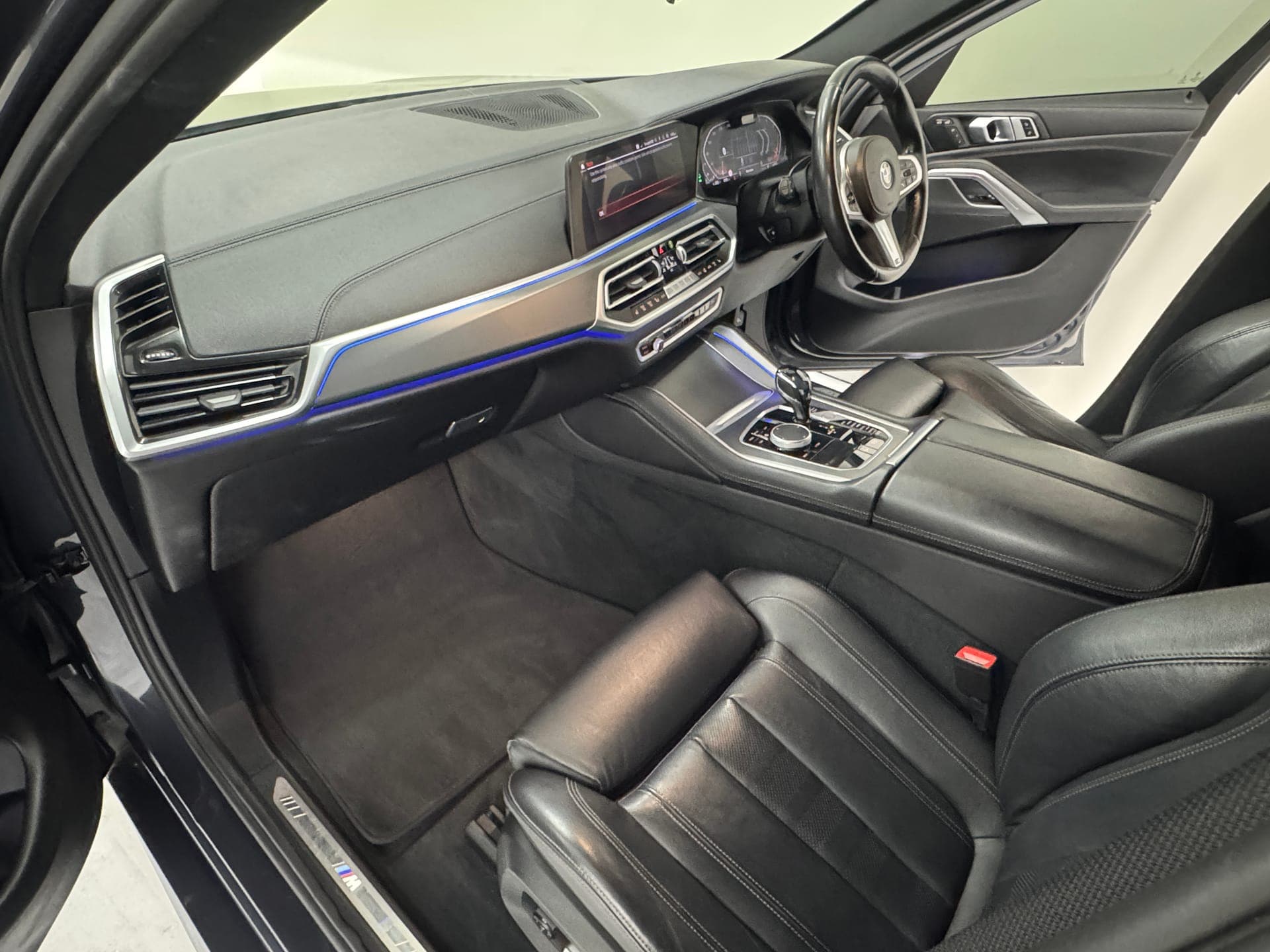 2020 BMW X6 xDrive30d M Sport G06 in Grey — photo 19