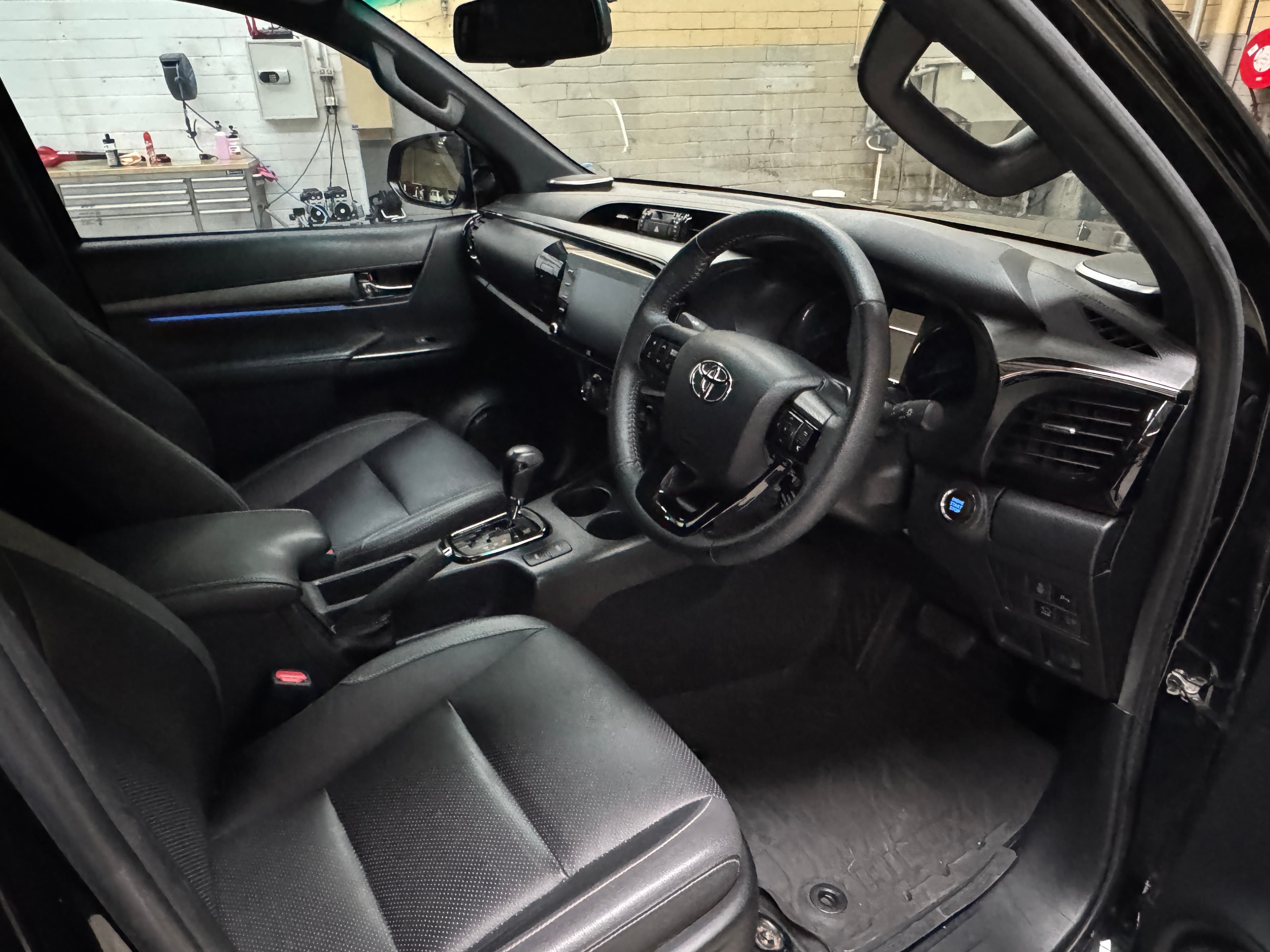 2022 TOYOTA HILUX ROGUE (4x4) GUN126R in BLACK — photo 12
