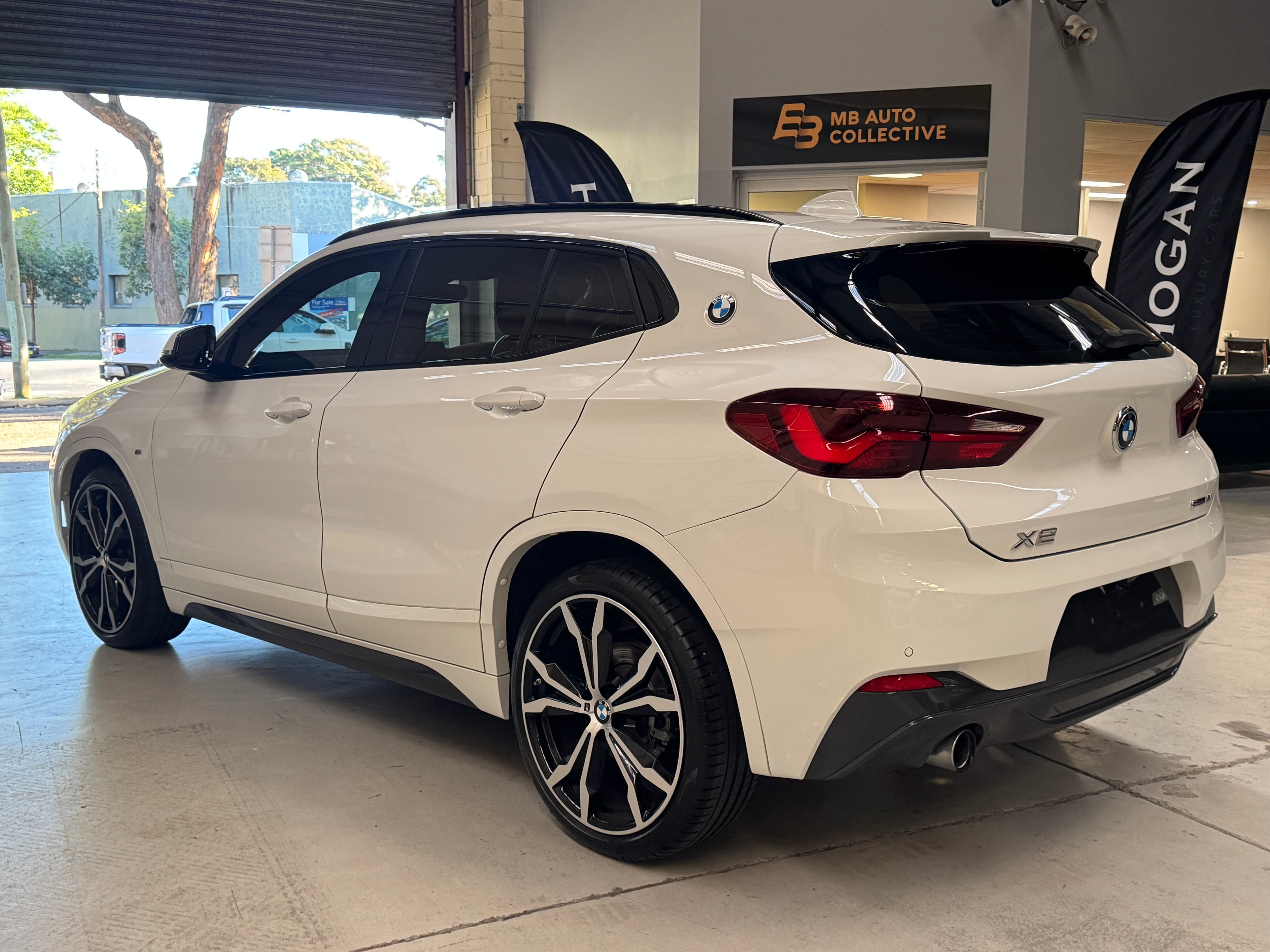 2023 BMW X2 sDrive18i in White — dashboard