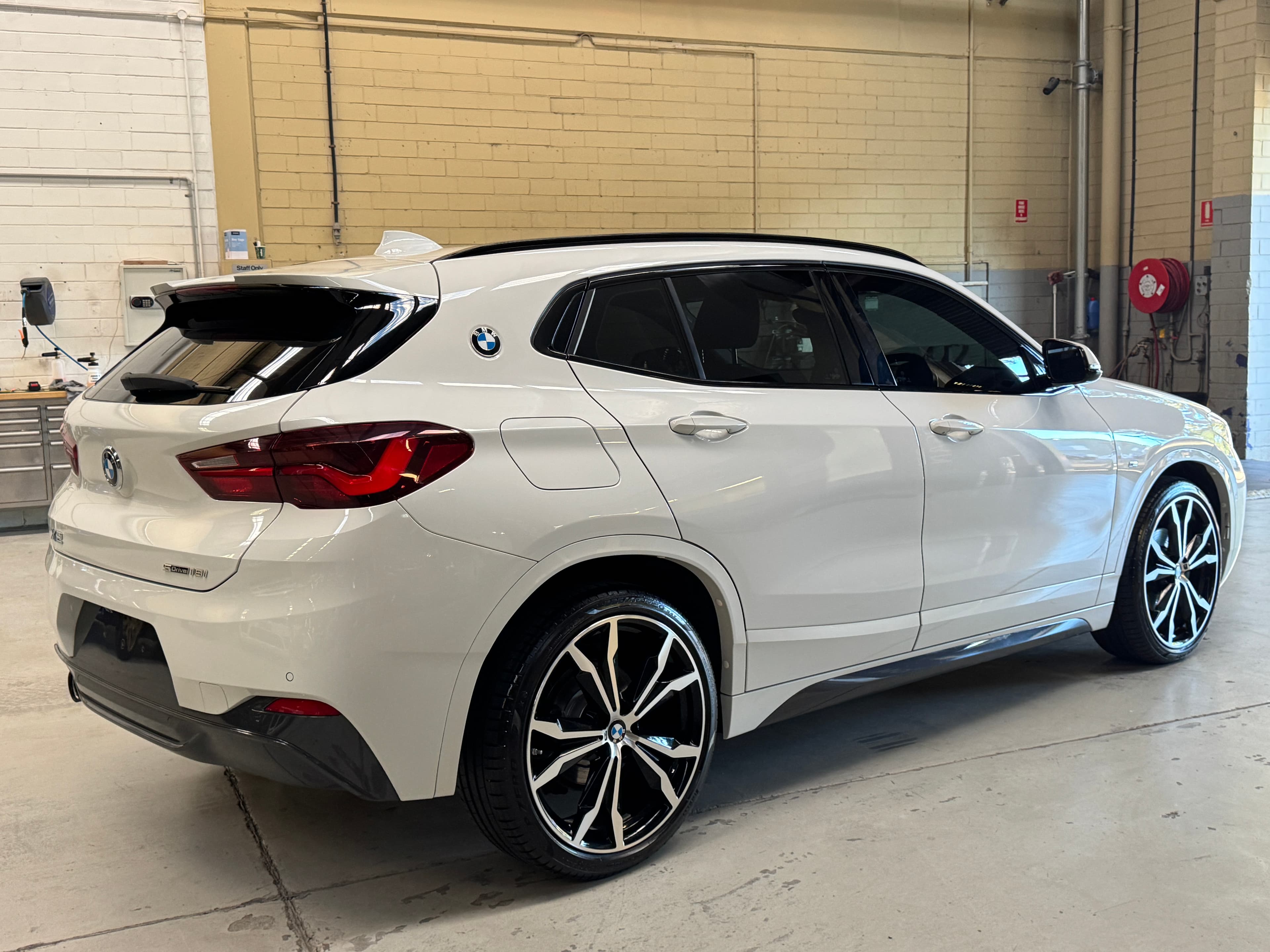 2023 BMW X2 sDrive18i in White — infotainment