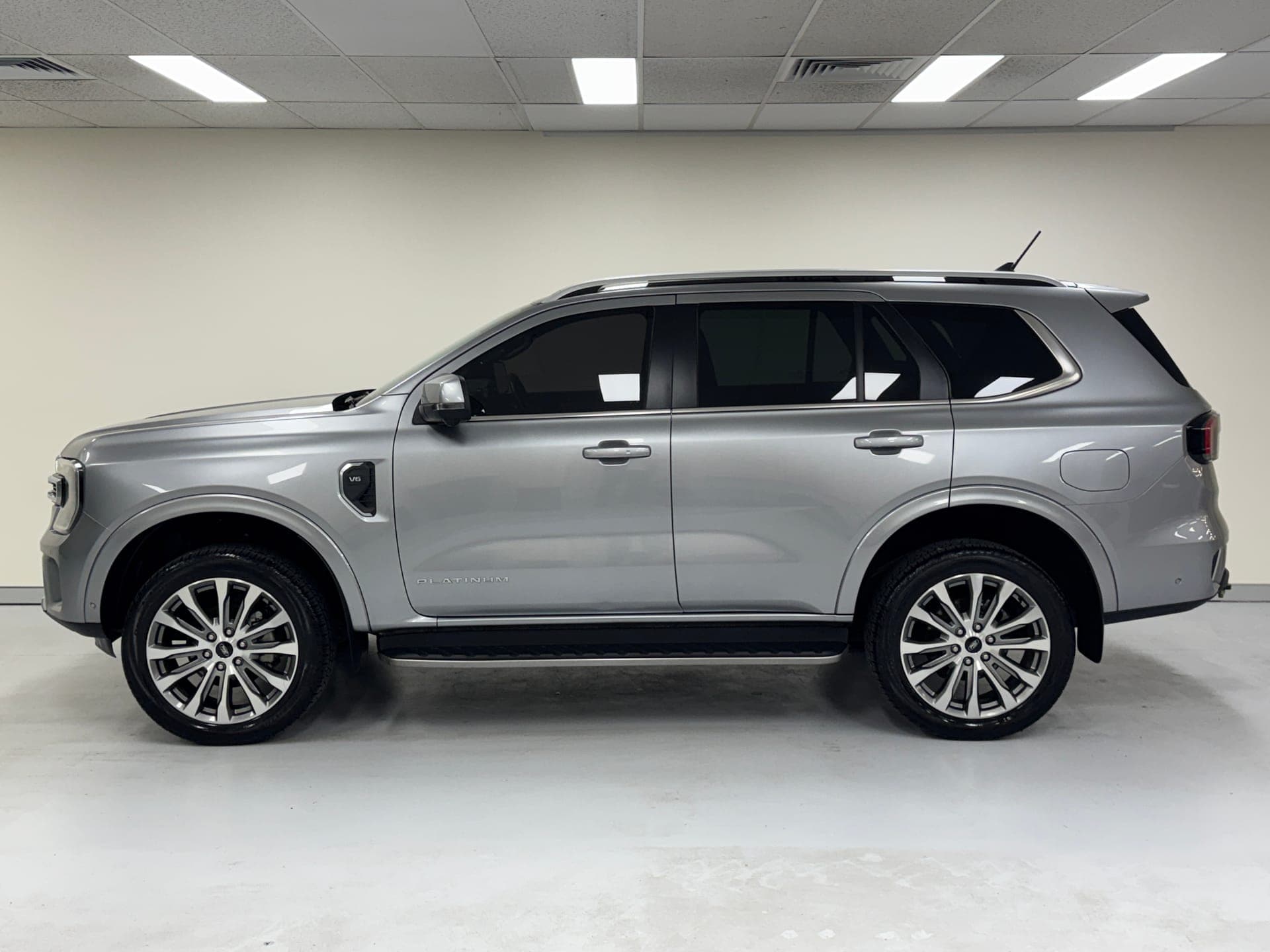 2023 Ford Everest Platinum (4WD) UB MY24 in Silver — infotainment