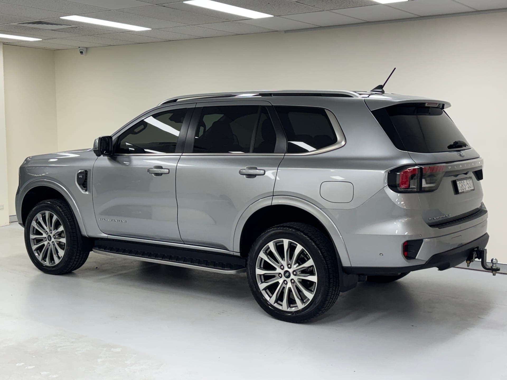 2023 Ford Everest Platinum (4WD) UB MY24 in Silver — front seats