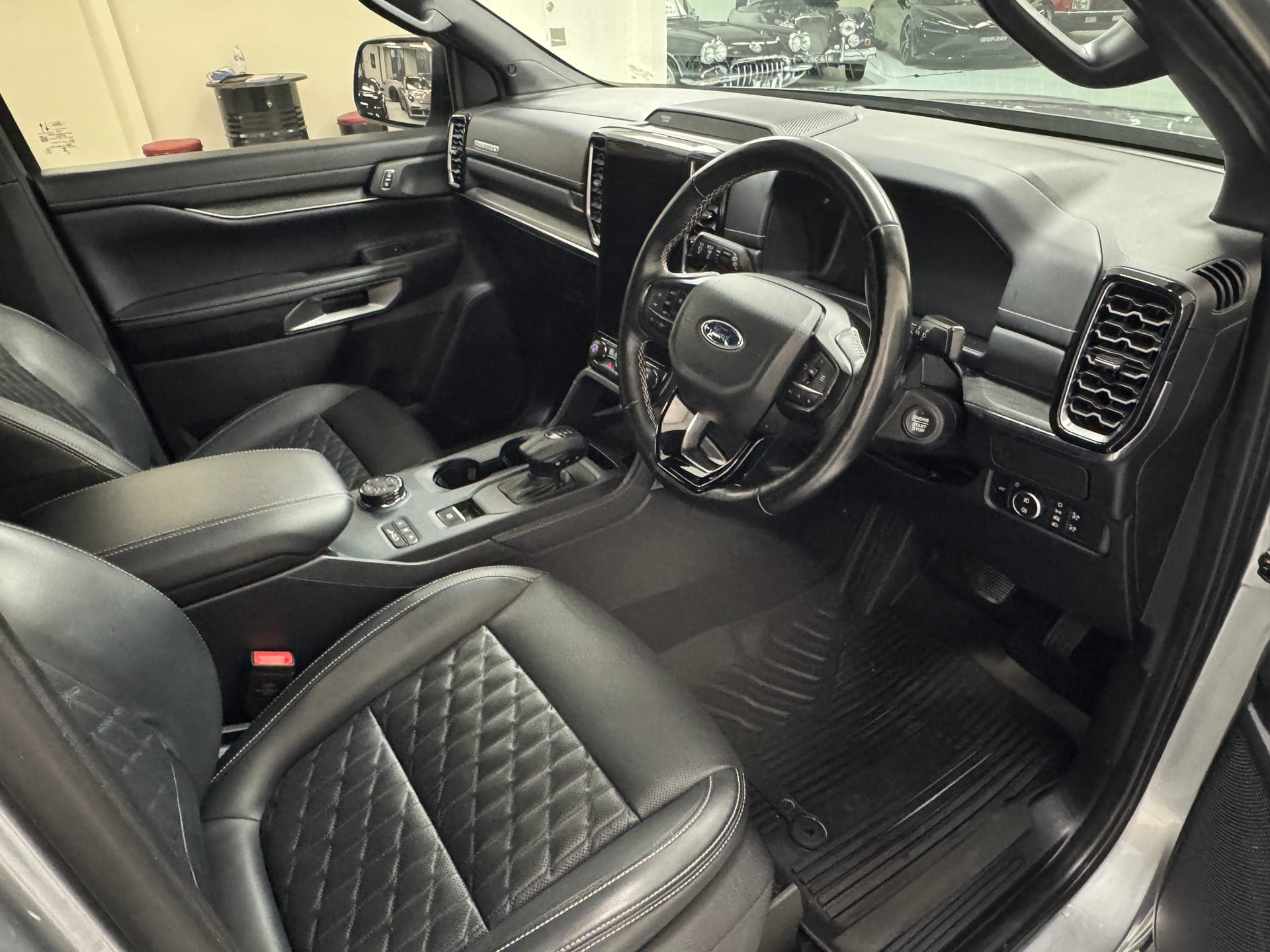 2023 Ford Everest Platinum (4WD) UB MY24 in Silver — photo 14