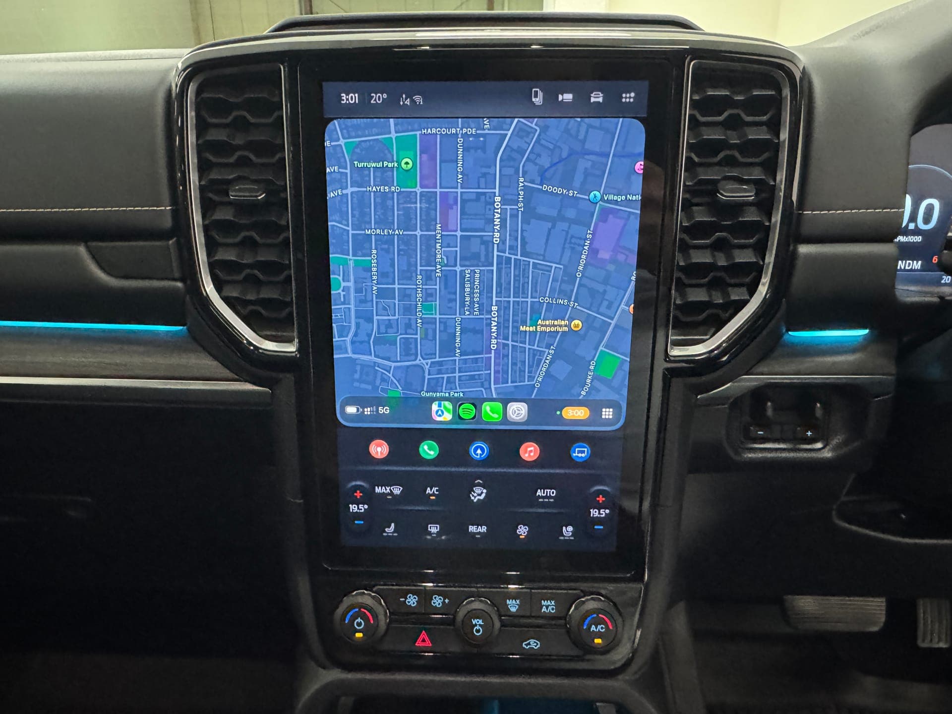 2023 Ford Everest Platinum (4WD) UB MY24 in Silver — photo 17