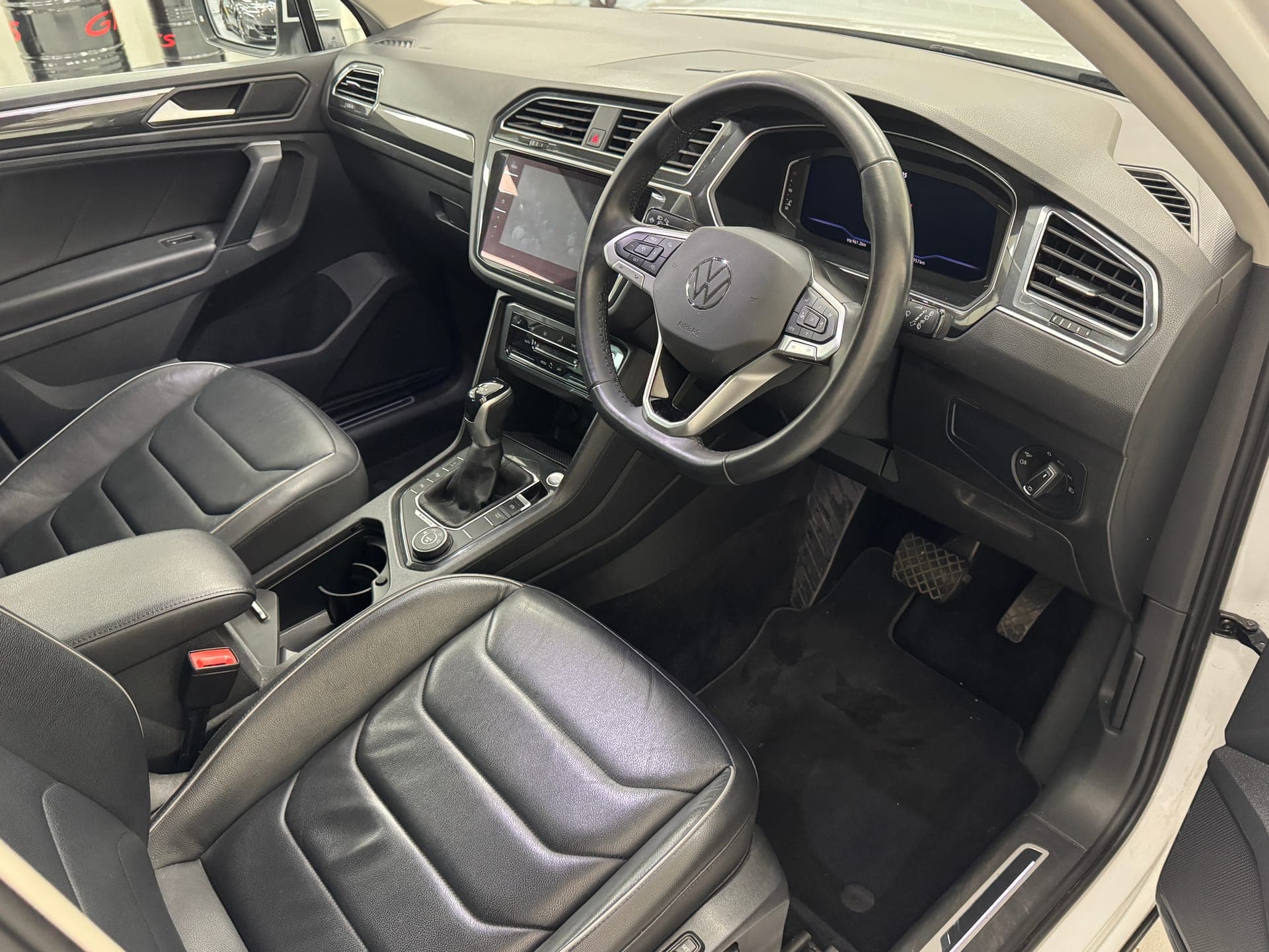 2021 Volkswagen Tiguan 162TSI Elegance in White — odometer