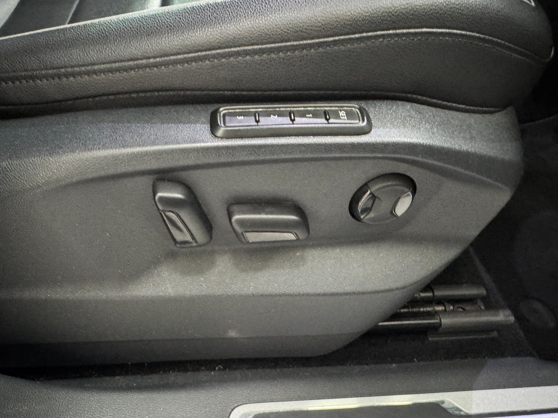 2021 Volkswagen Tiguan 162TSI Elegance in White — photo 12