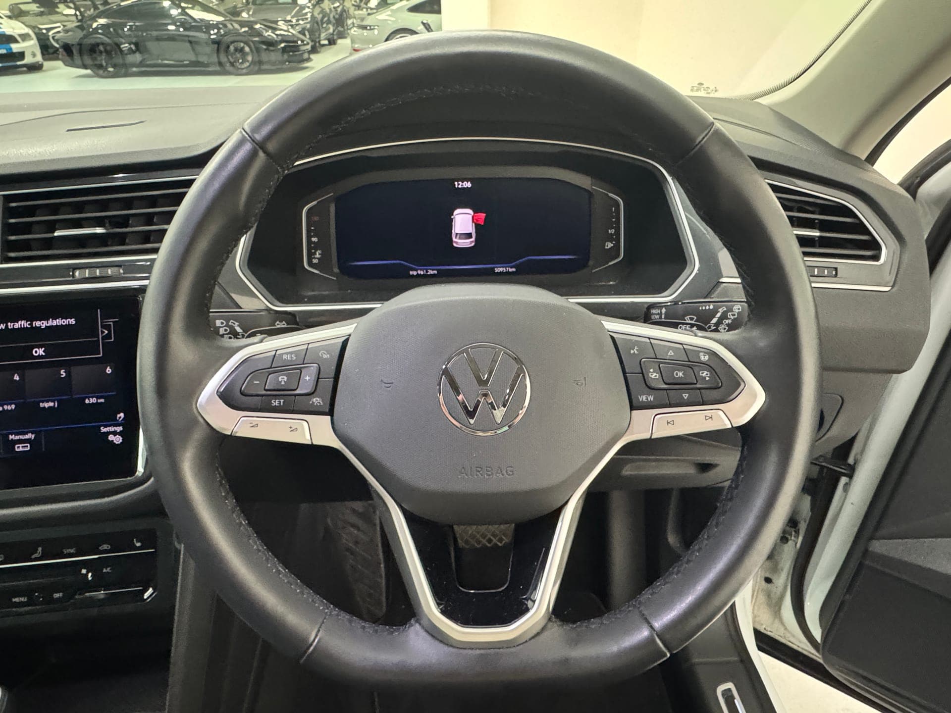2021 Volkswagen Tiguan 162TSI Elegance in White — photo 14