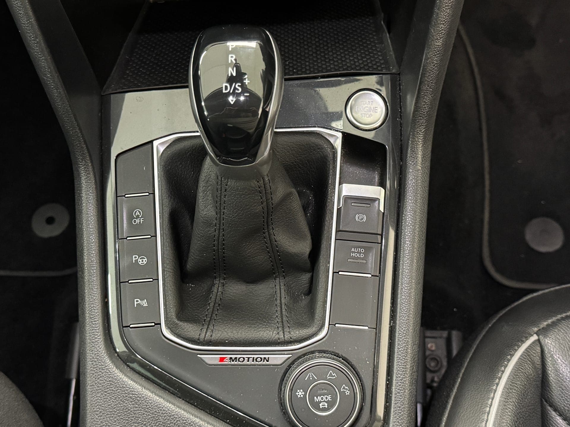 2021 Volkswagen Tiguan 162TSI Elegance in White — photo 16