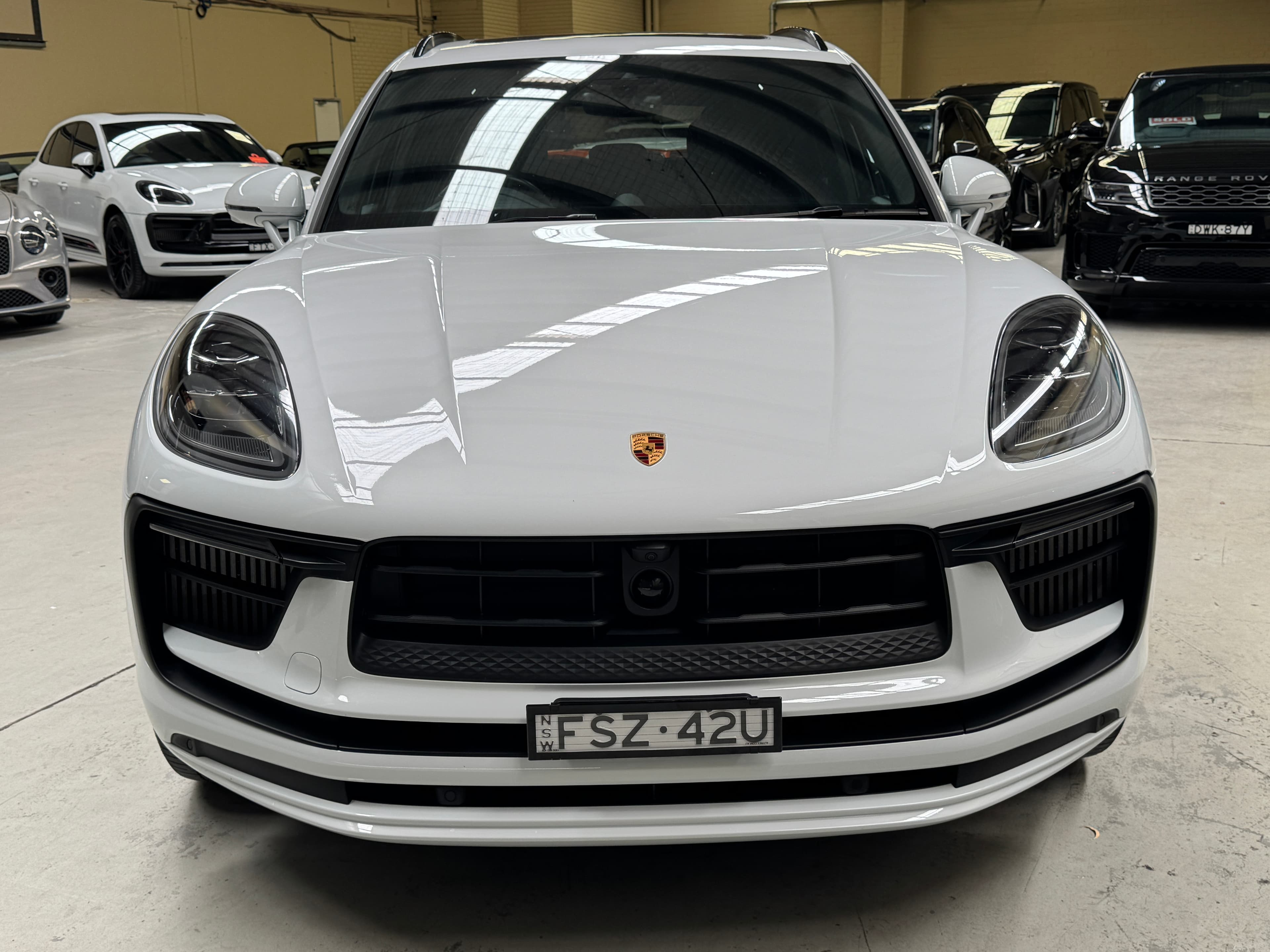 2024 Porsche Macan MACAN S 95B MY24 TWIN TURBO DIR F/INJ 2.9L 7 SP AUTO DUAL CLUTCH in WHITE — exterior side