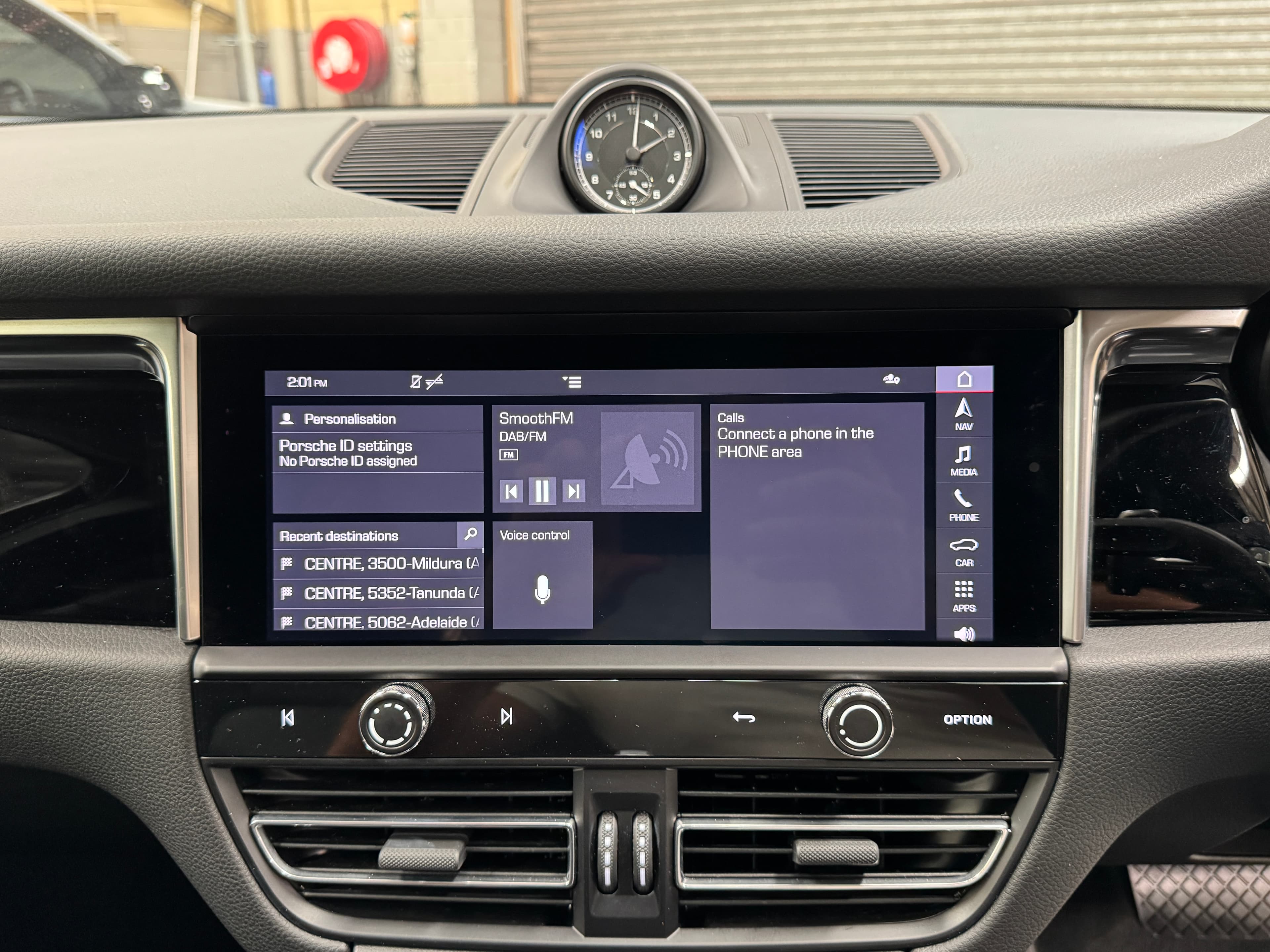 2024 Porsche Macan MACAN S 95B MY24 TWIN TURBO DIR F/INJ 2.9L 7 SP AUTO DUAL CLUTCH in WHITE — photo 17