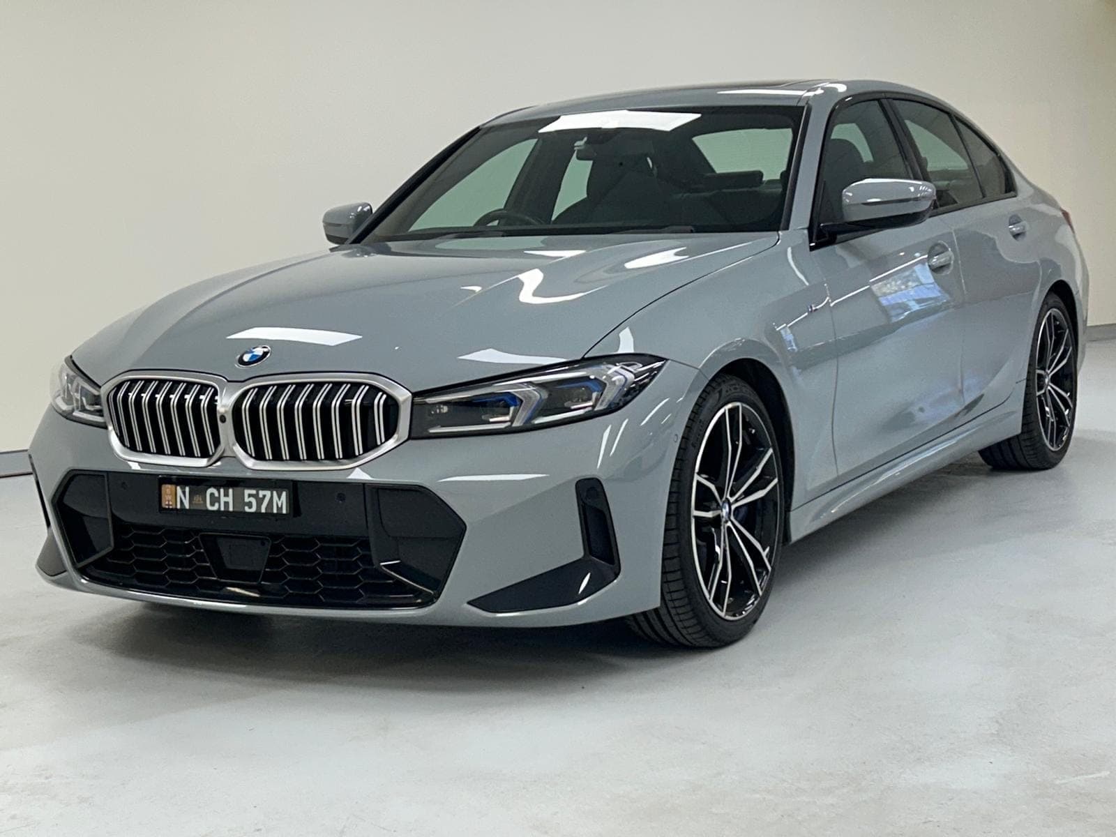 2023 BMW 3 Series 330i M Sport G20 LCI in Grayon