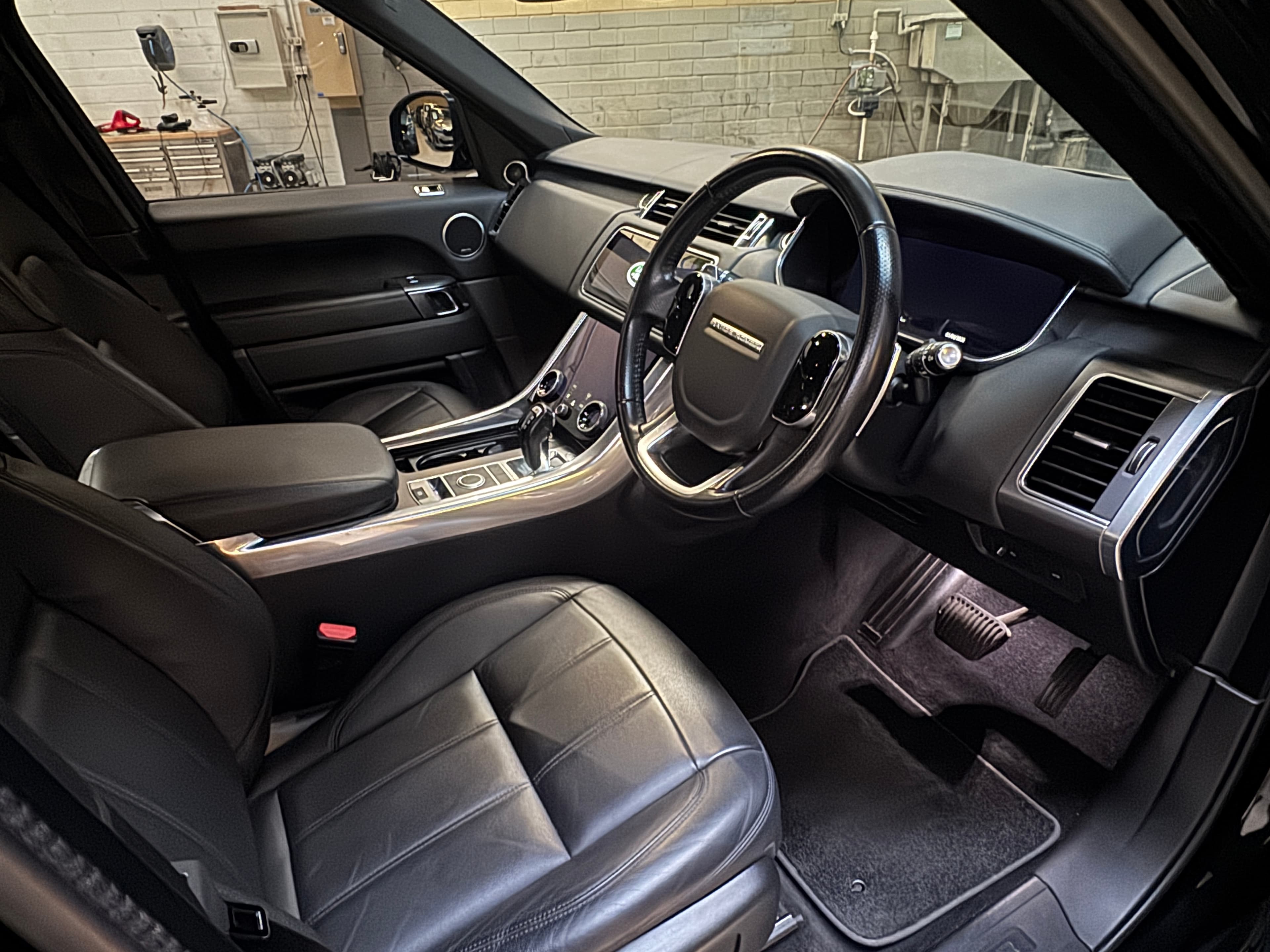 2022 Land Rover Range Rover Sport D250 SE in Black — odometer