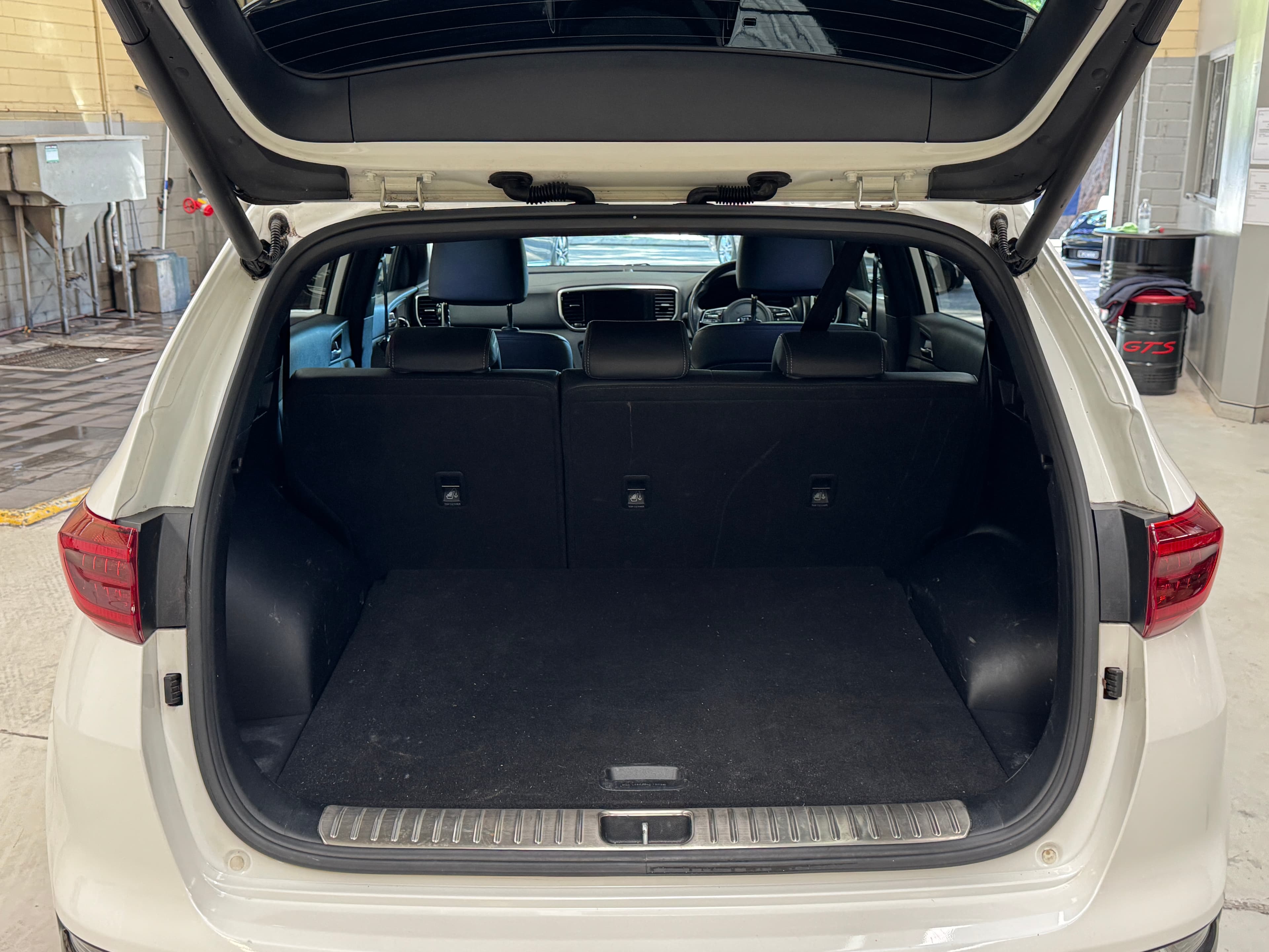 2019 Kia Sportage GT Line in White — odometer