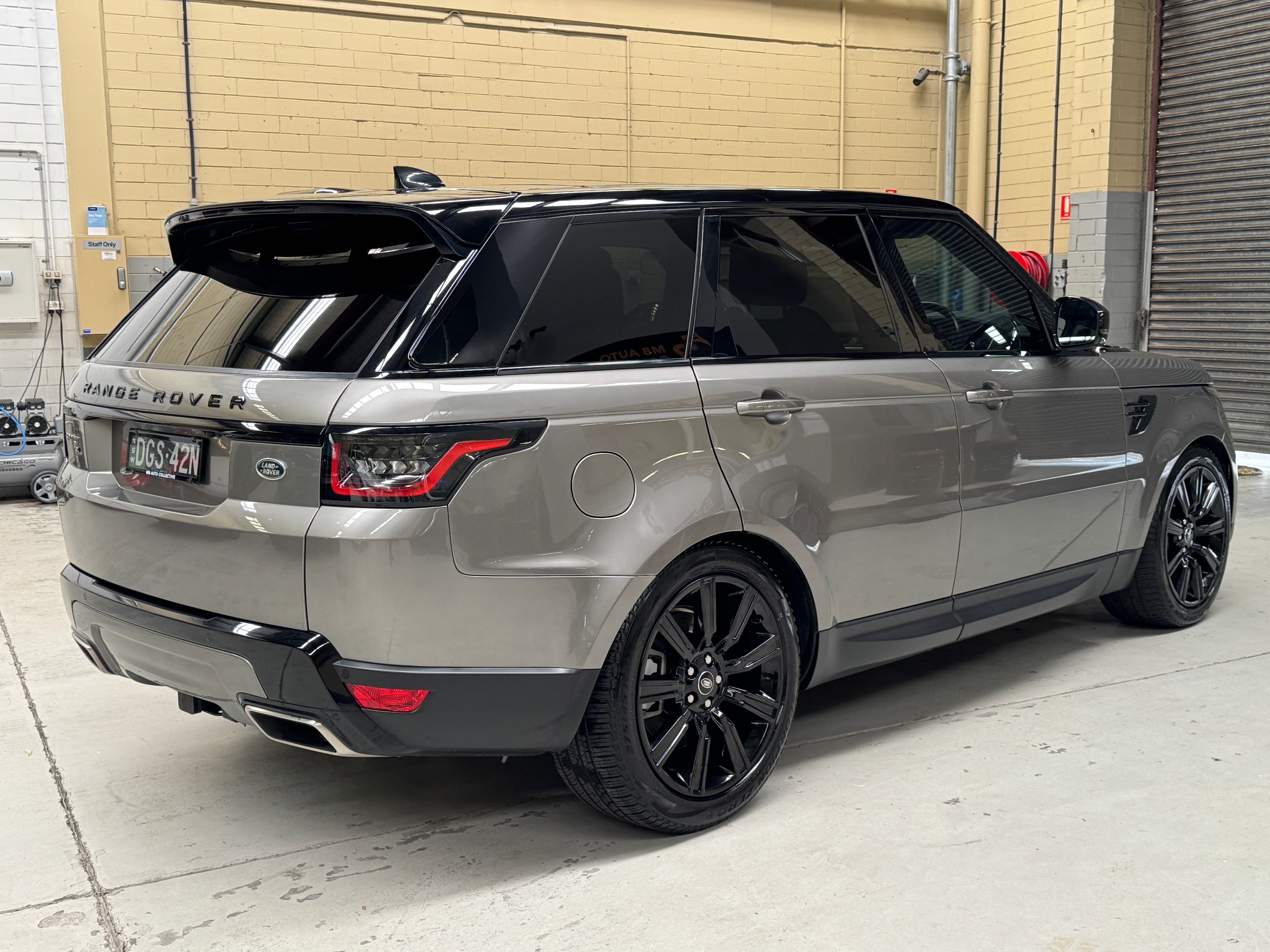 2022 Land Rover Range Rover Sport D300 SE in Silcon Silver — exterior side