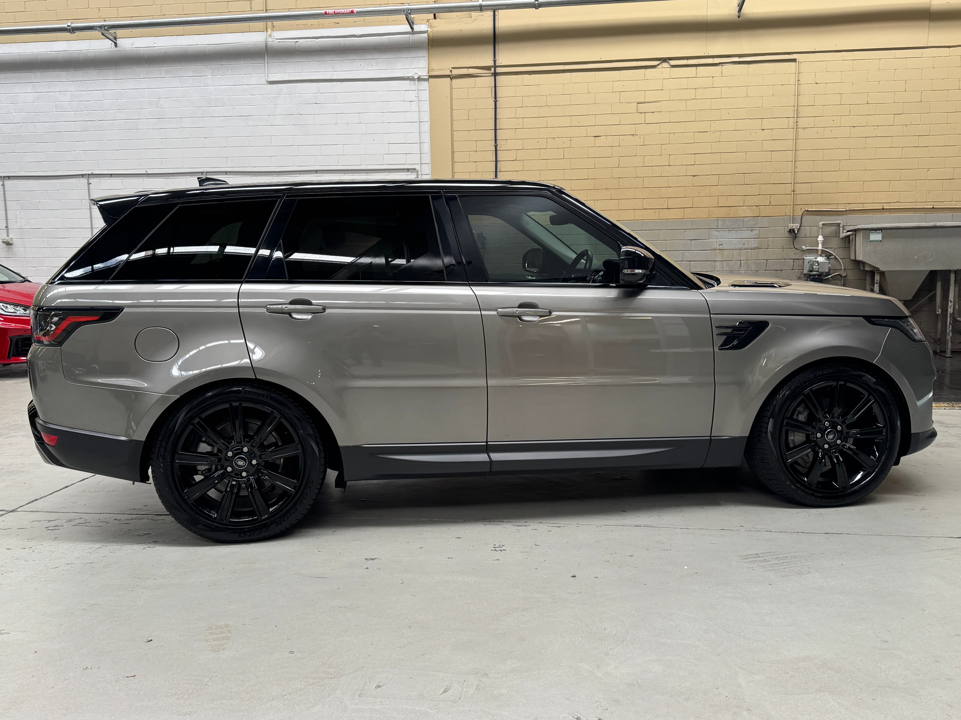 2022 Land Rover Range Rover Sport D300 SE in Silcon Silver — interior