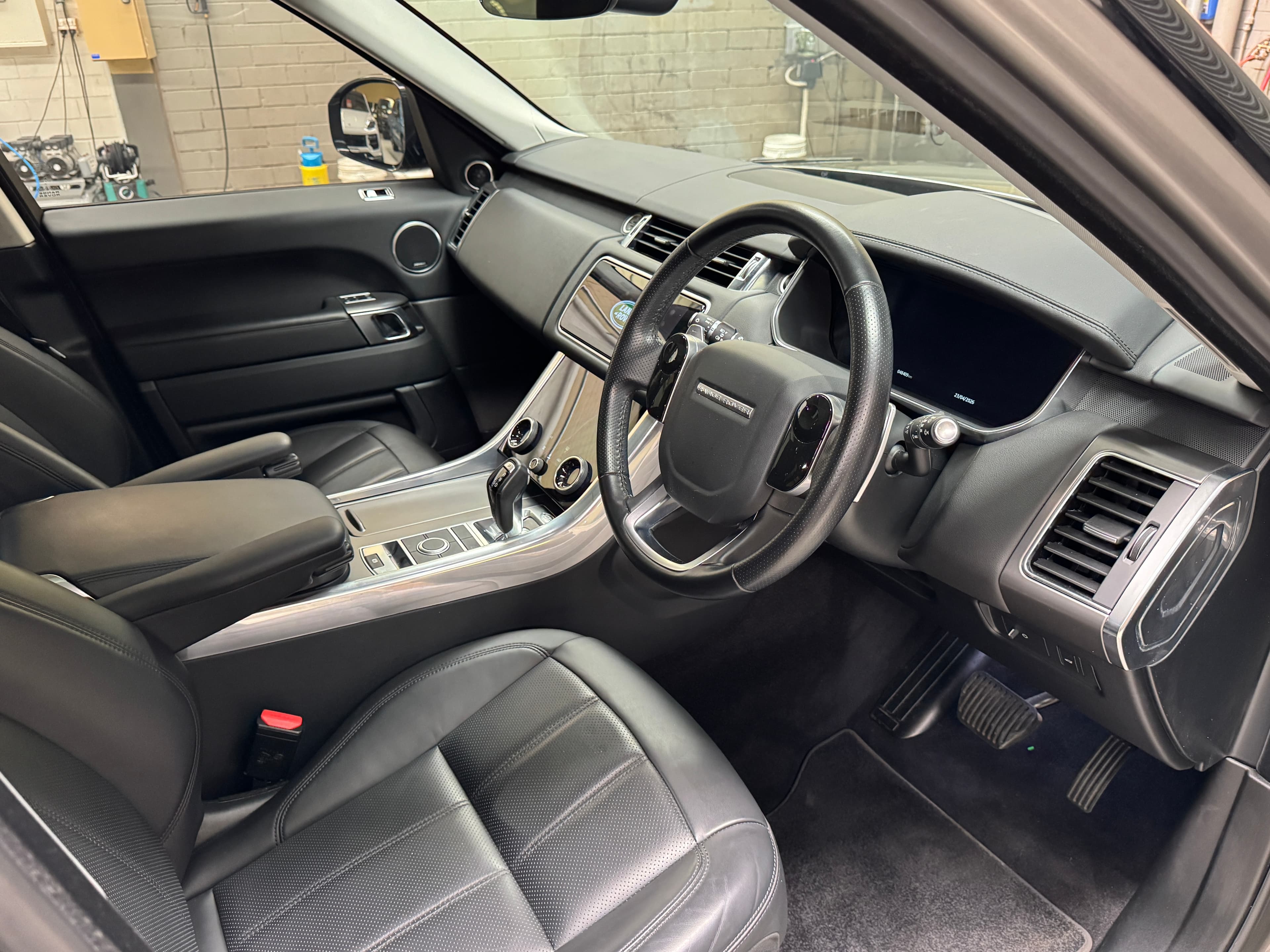 2022 Land Rover Range Rover Sport D300 SE in Silcon Silver — photo 12