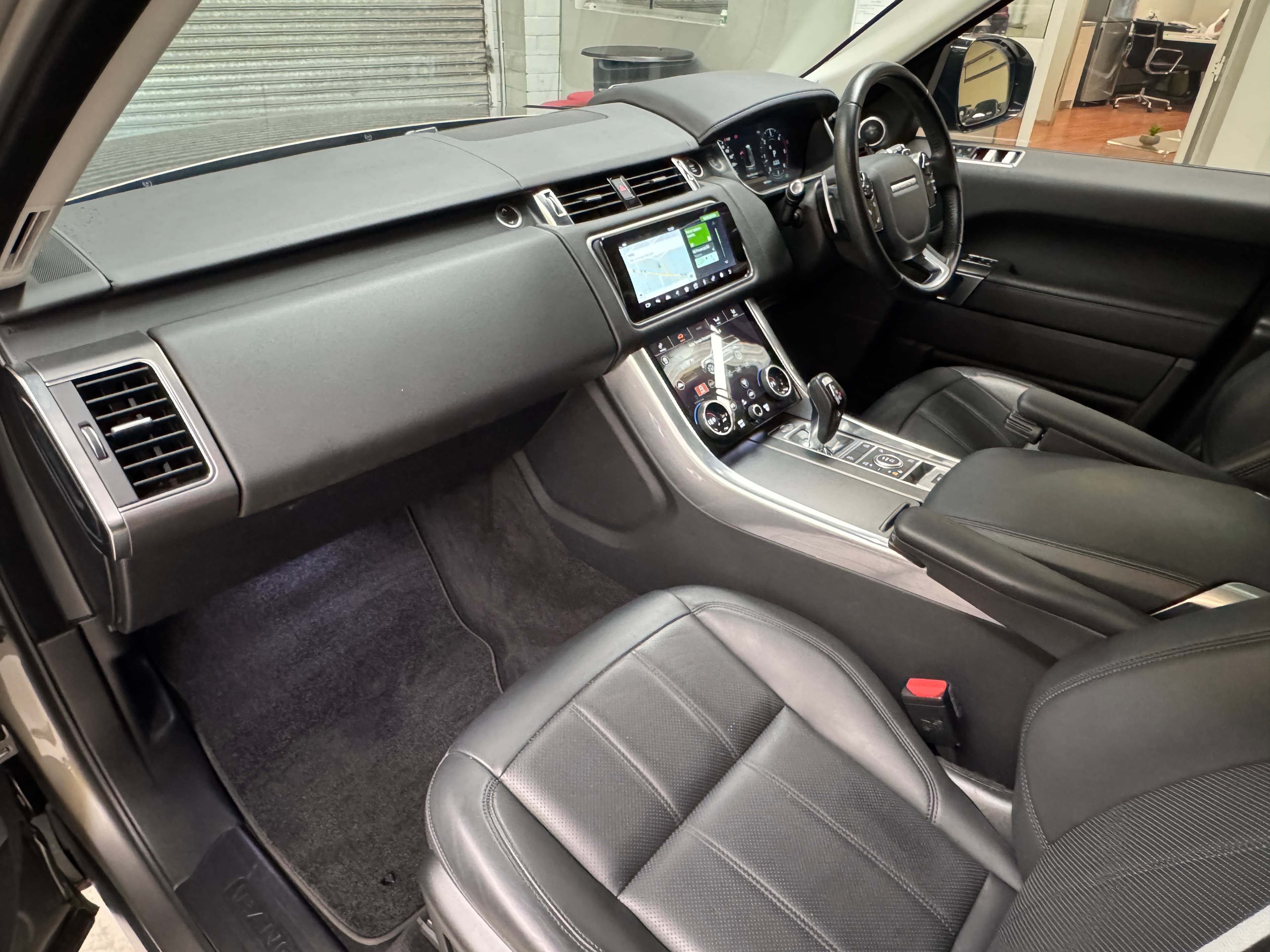 2022 Land Rover Range Rover Sport D300 SE in Silcon Silver — photo 21