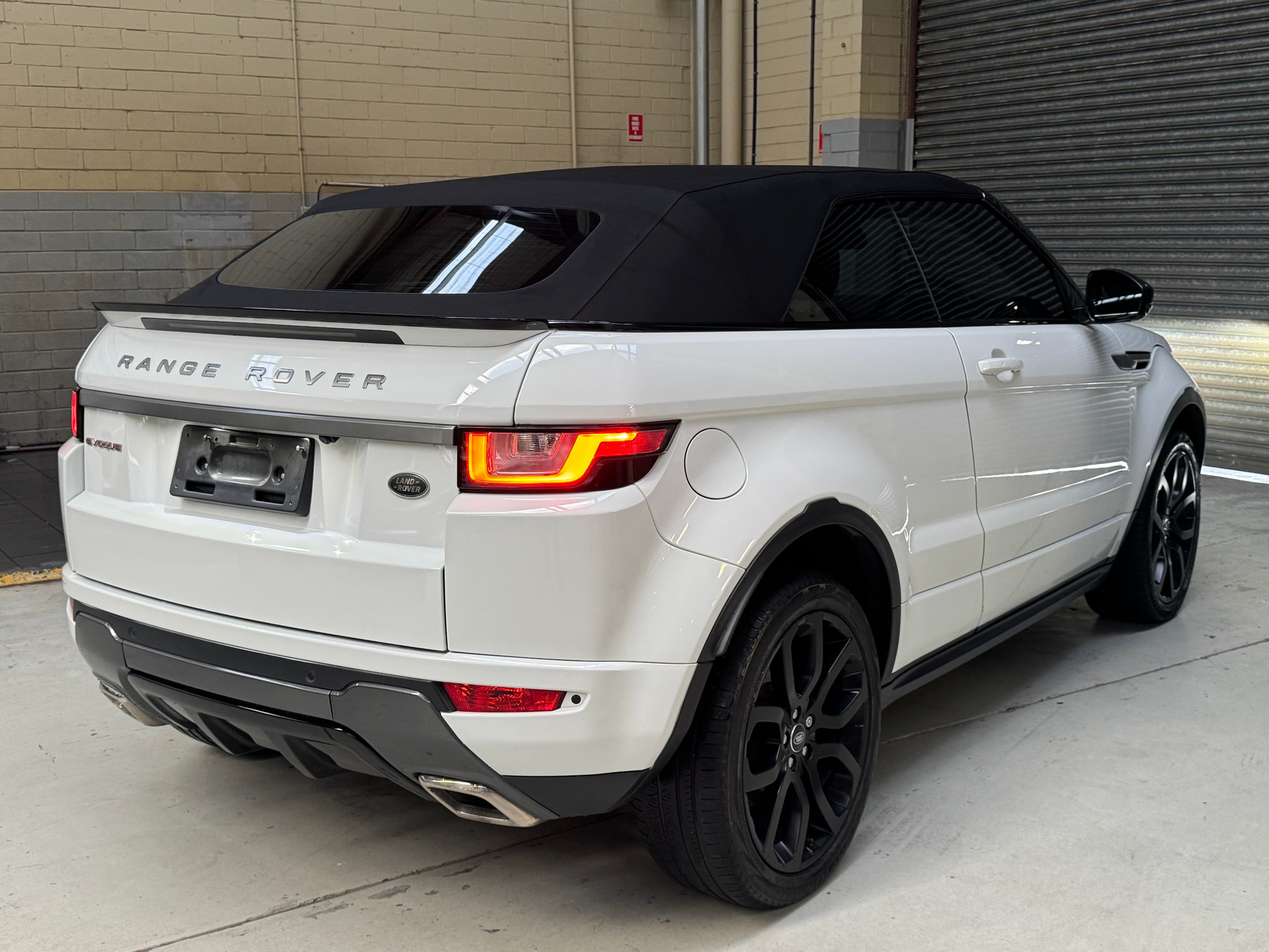 2017 Range Rover Evoque TD4 180 SE Dynamic in White — dashboard