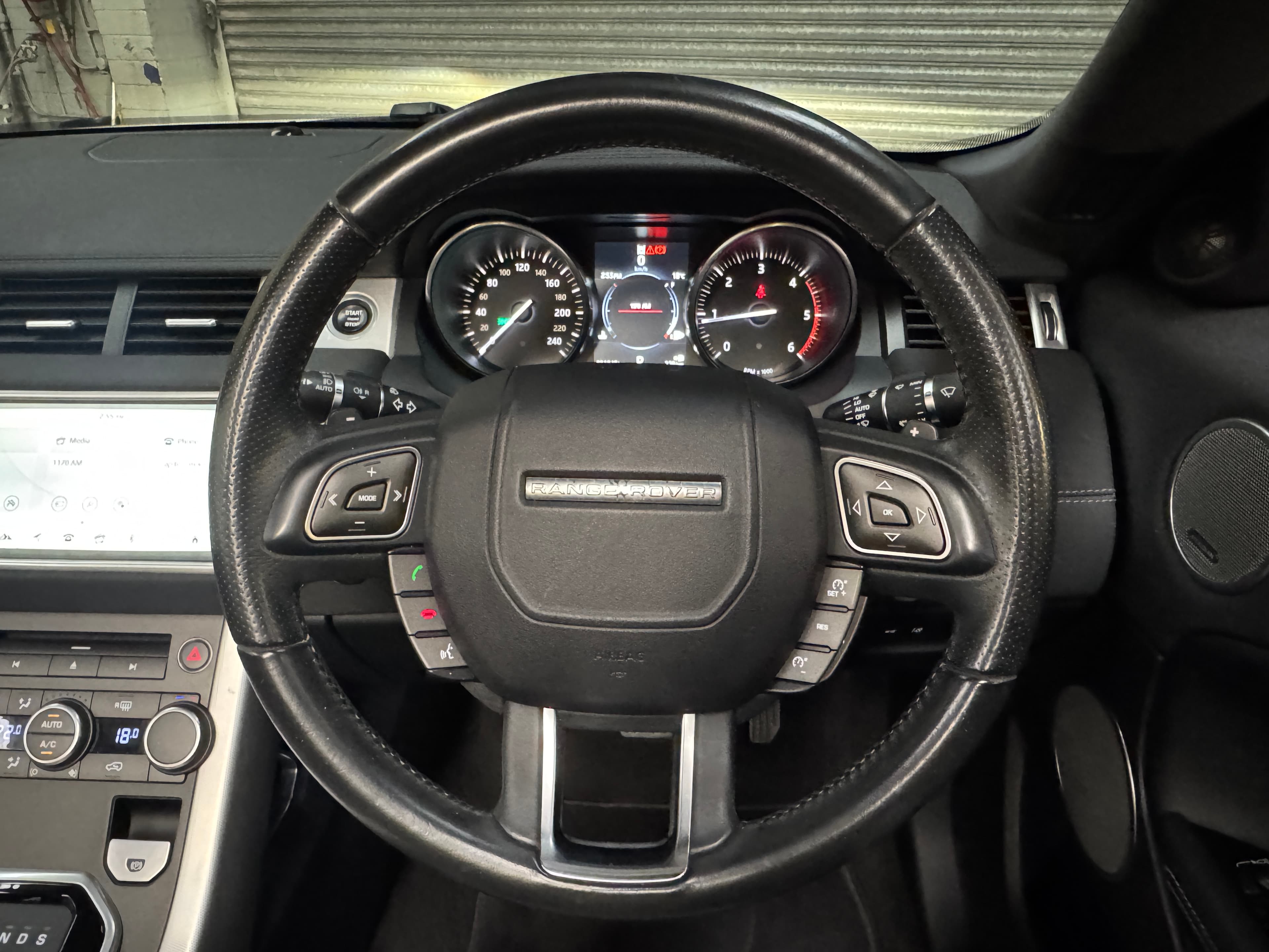 2017 Range Rover Evoque TD4 180 SE Dynamic in White — photo 12