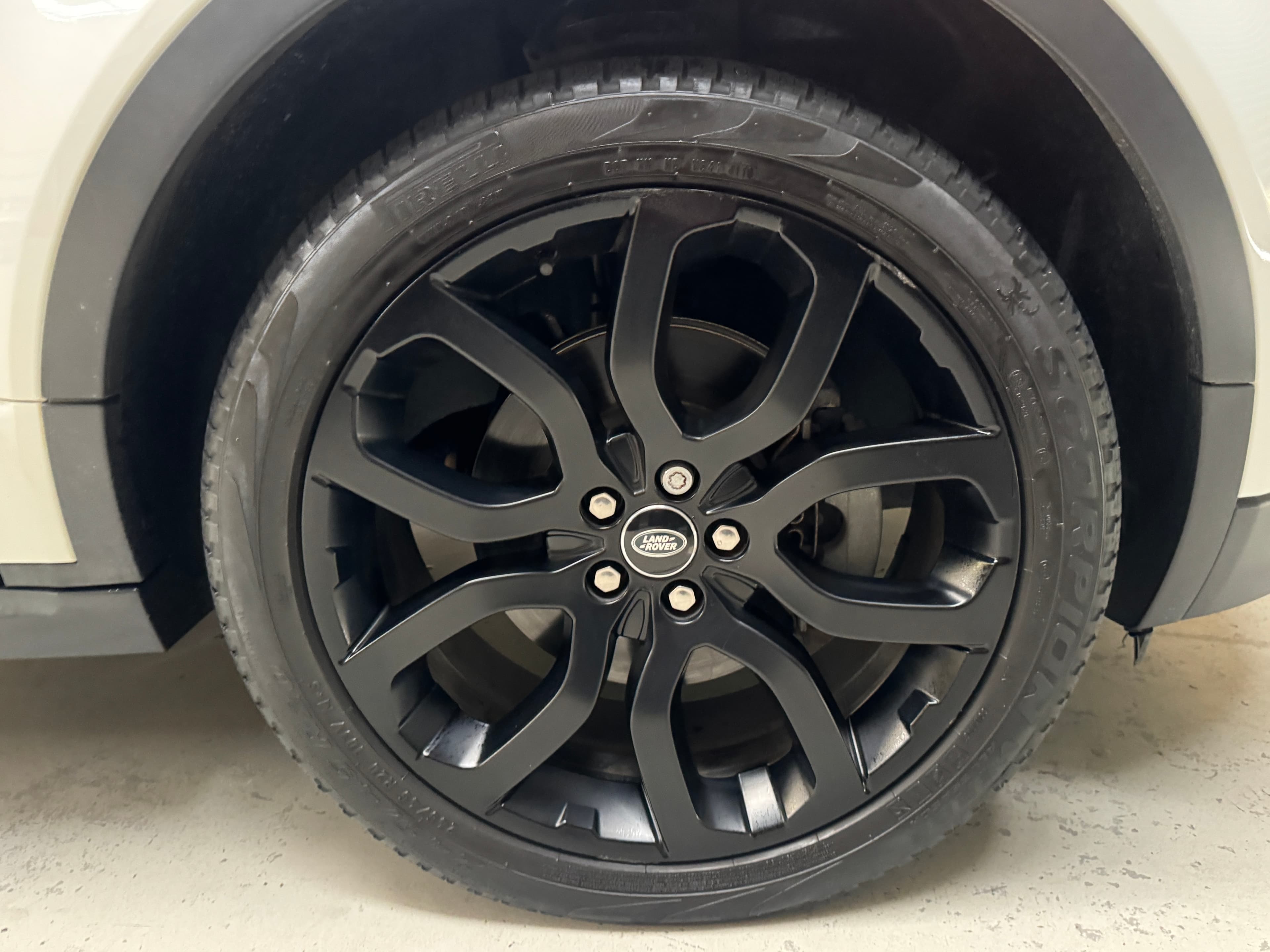 2017 Range Rover Evoque TD4 180 SE Dynamic in White — photo 18