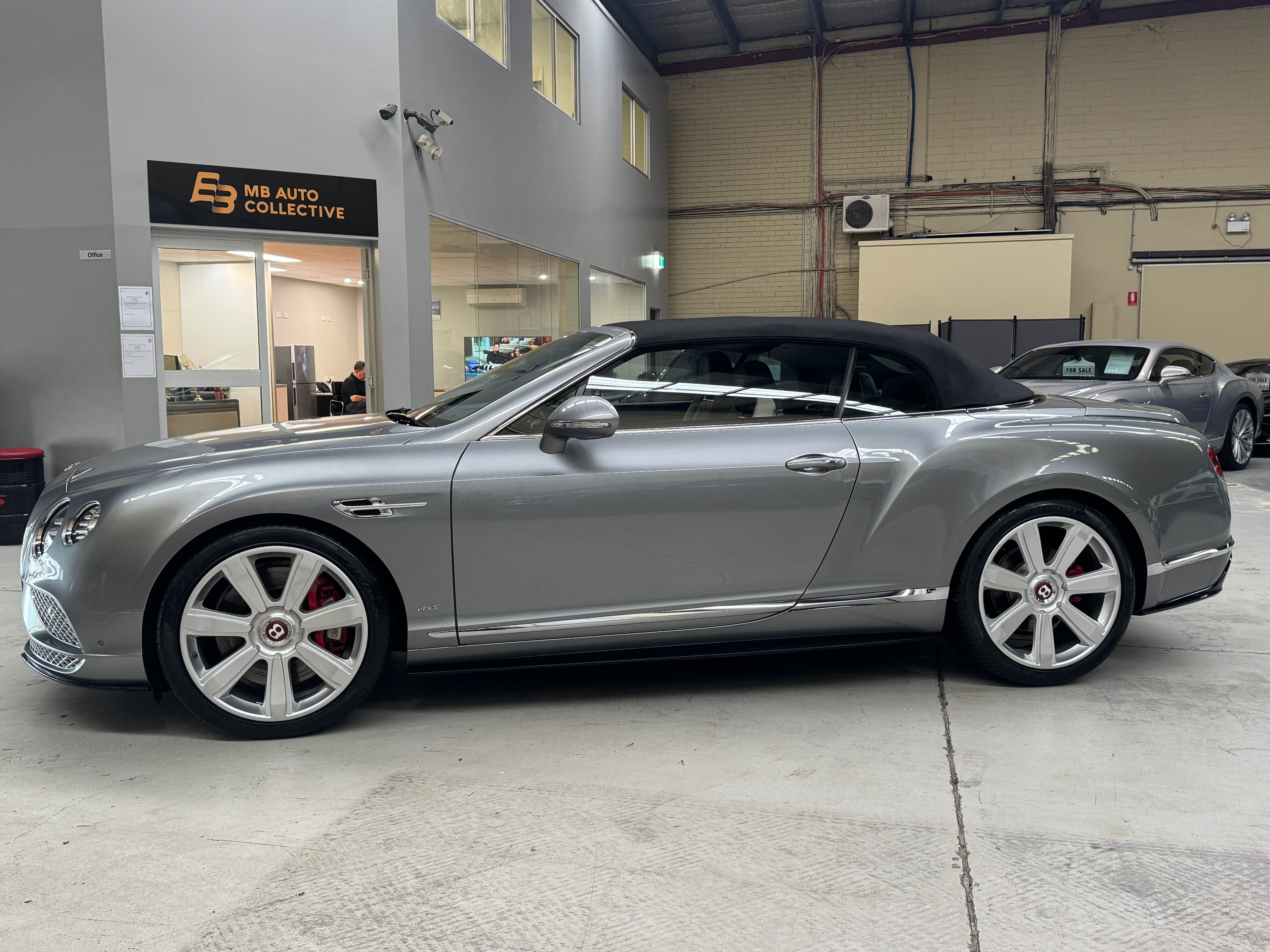 2017 Bentley CONTINENTAL V8S in Hallmark Silver — dashboard